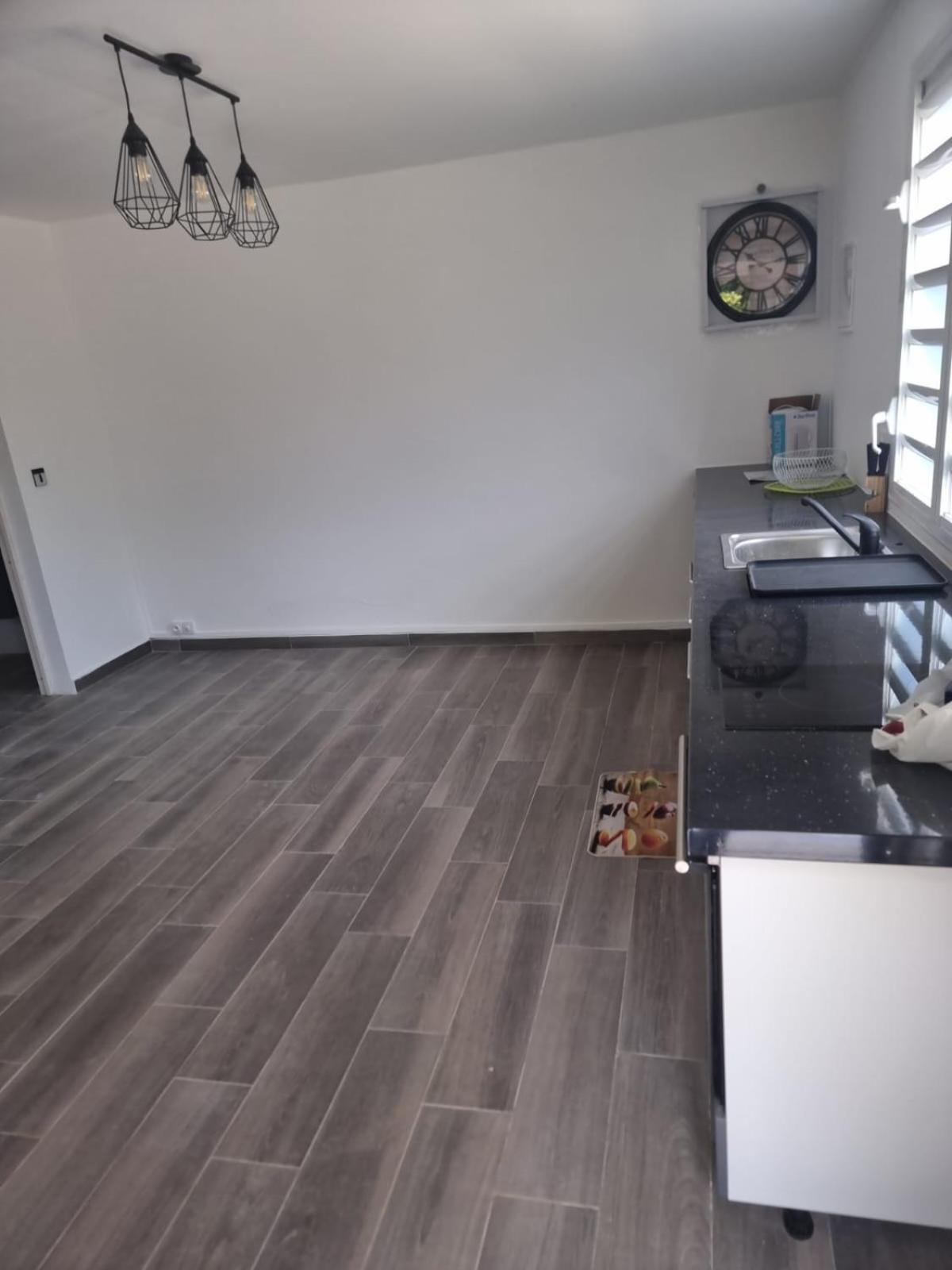 One-Bedroom House photo 1