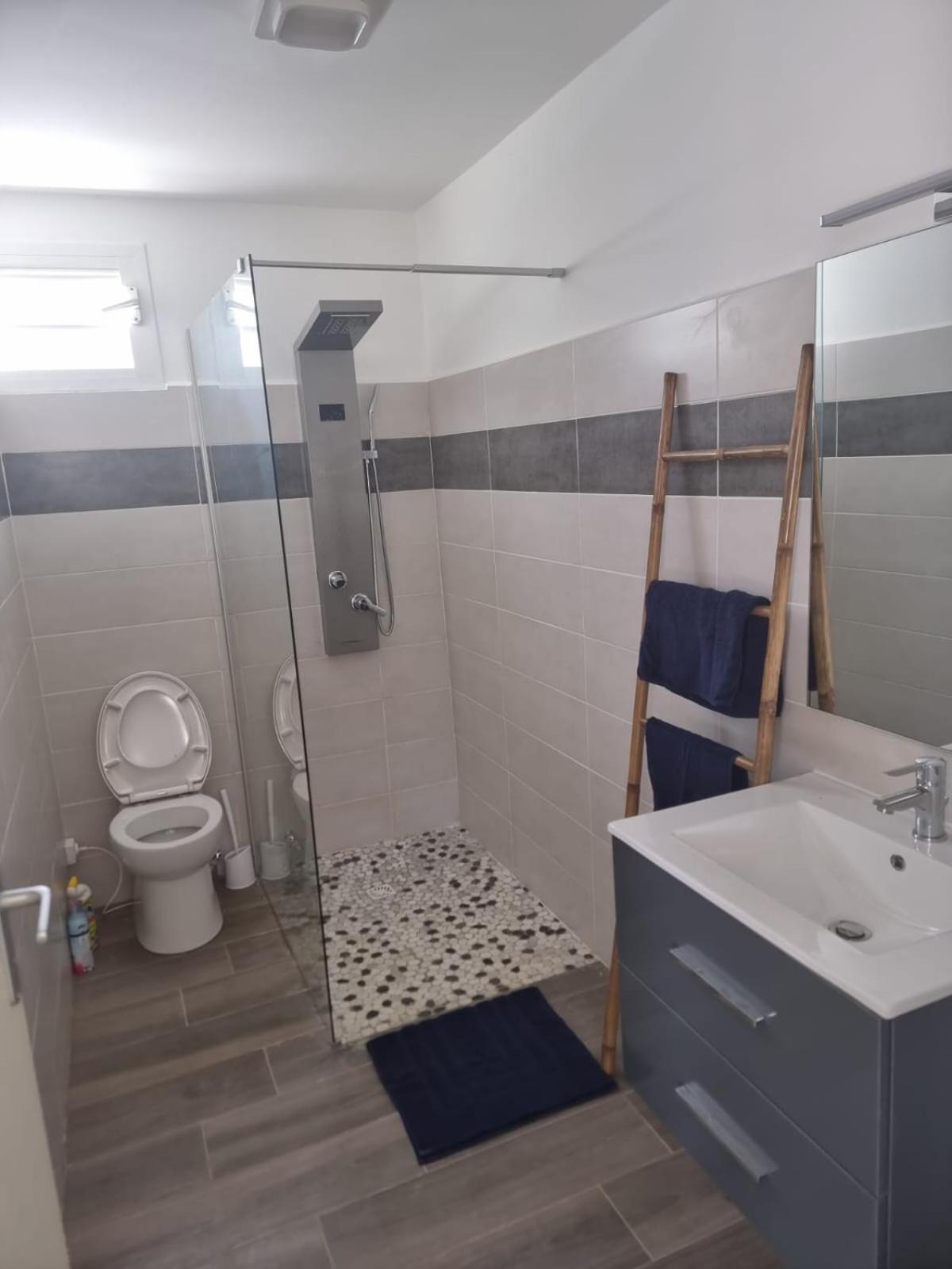 One-Bedroom House photo 2