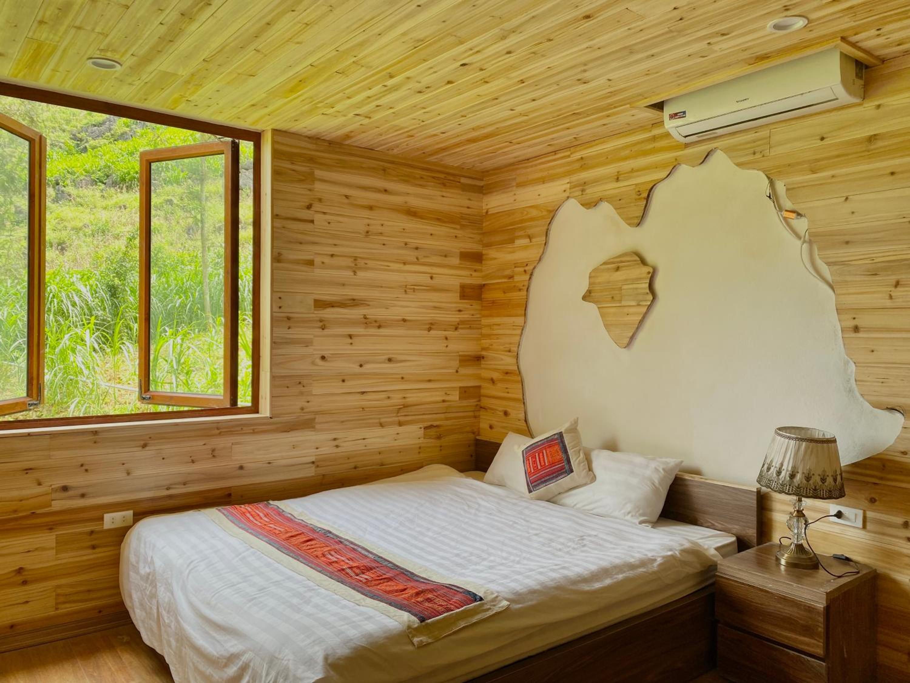 King Room with Mountain View photo 1