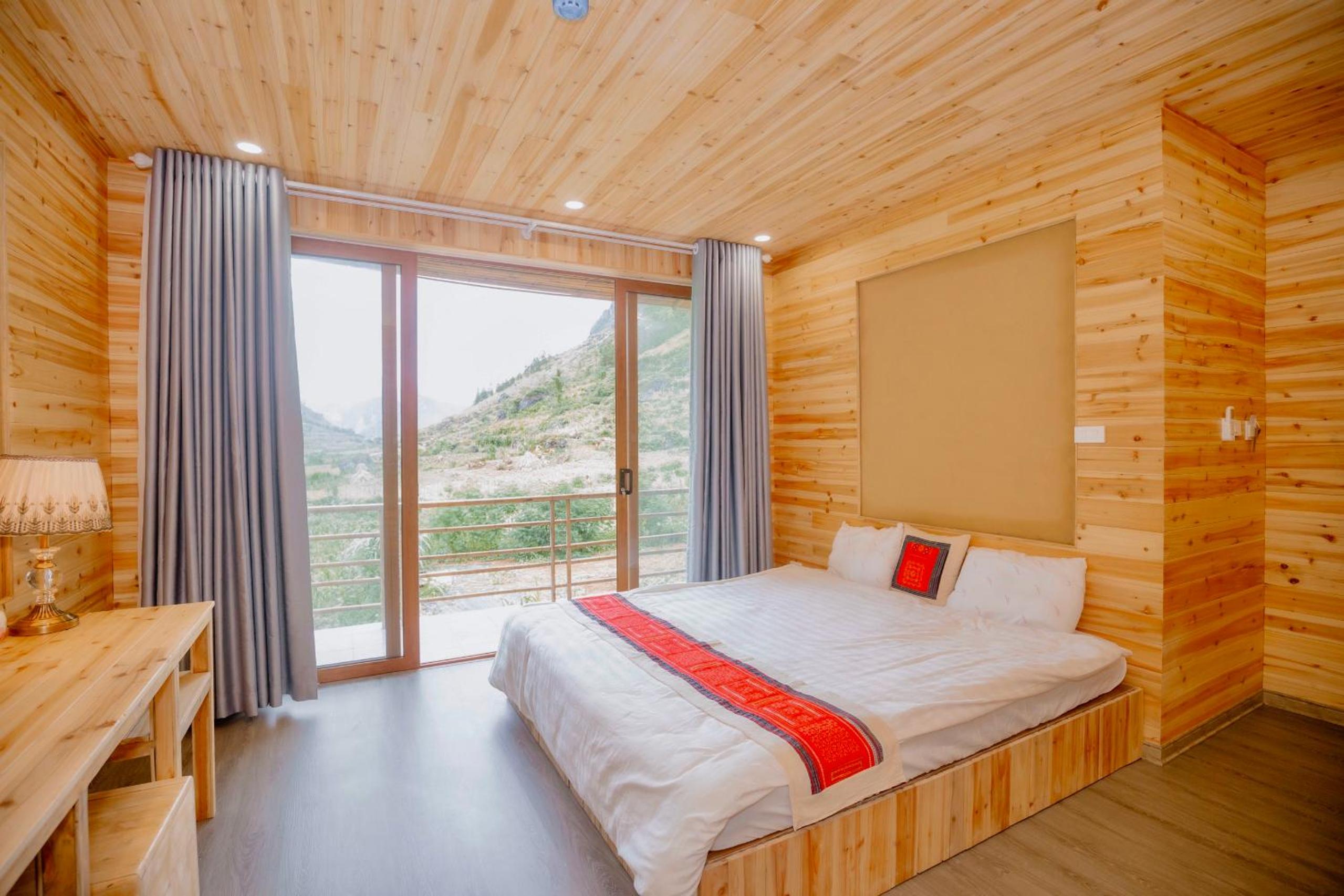 King Room with Balcony photo 2