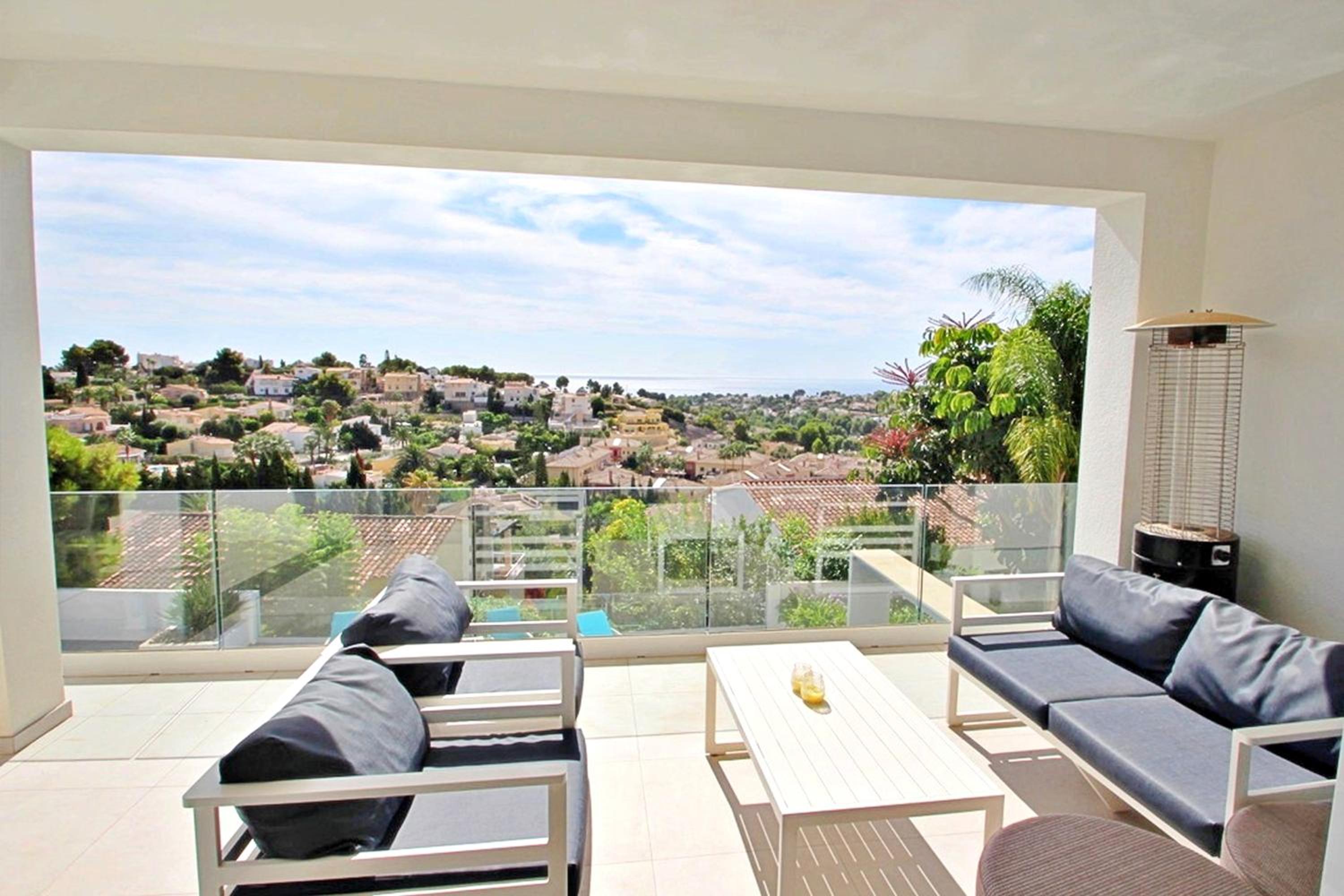 Villa photo 2