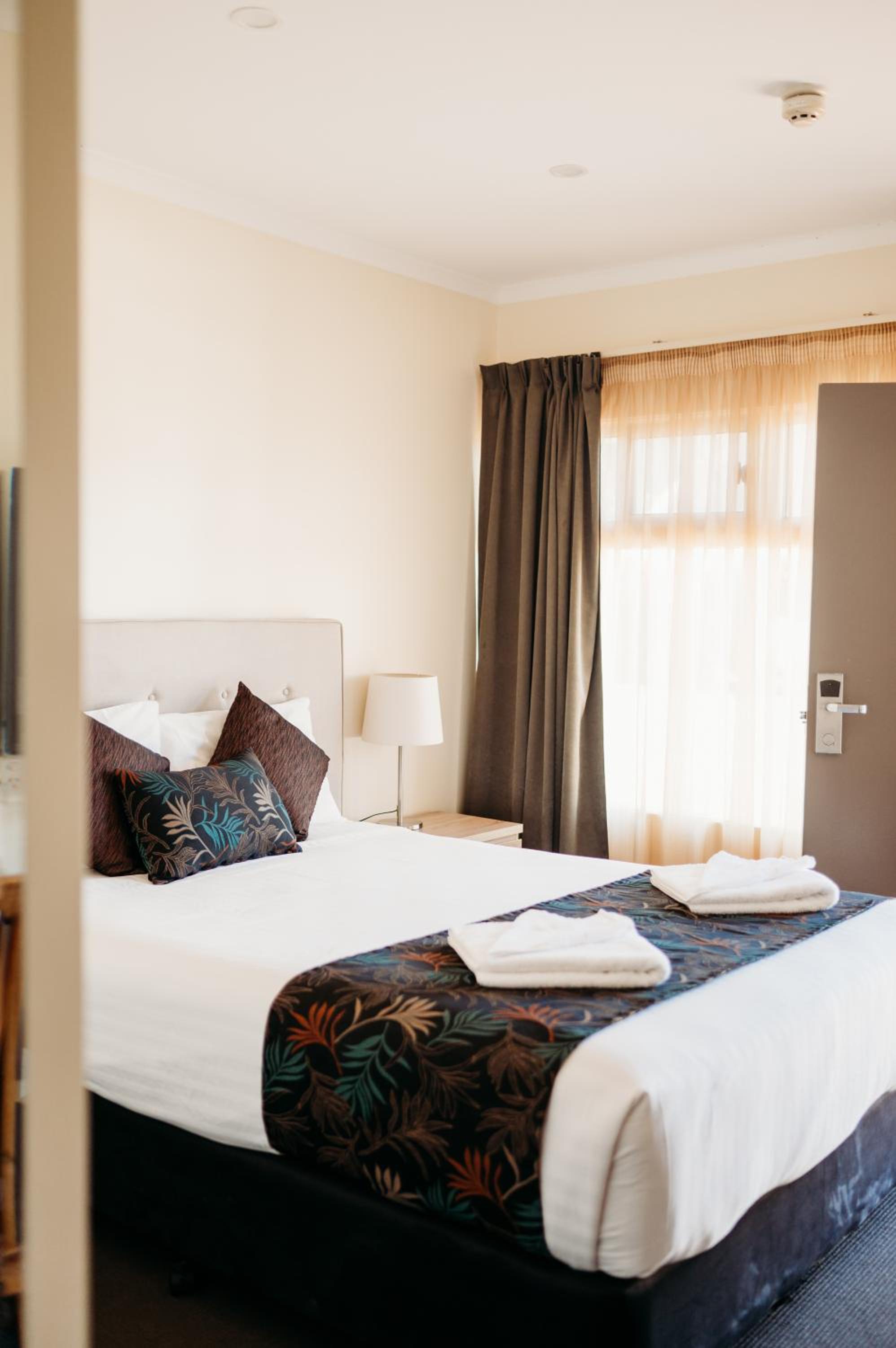 Queen Room - Disability Access photo 1