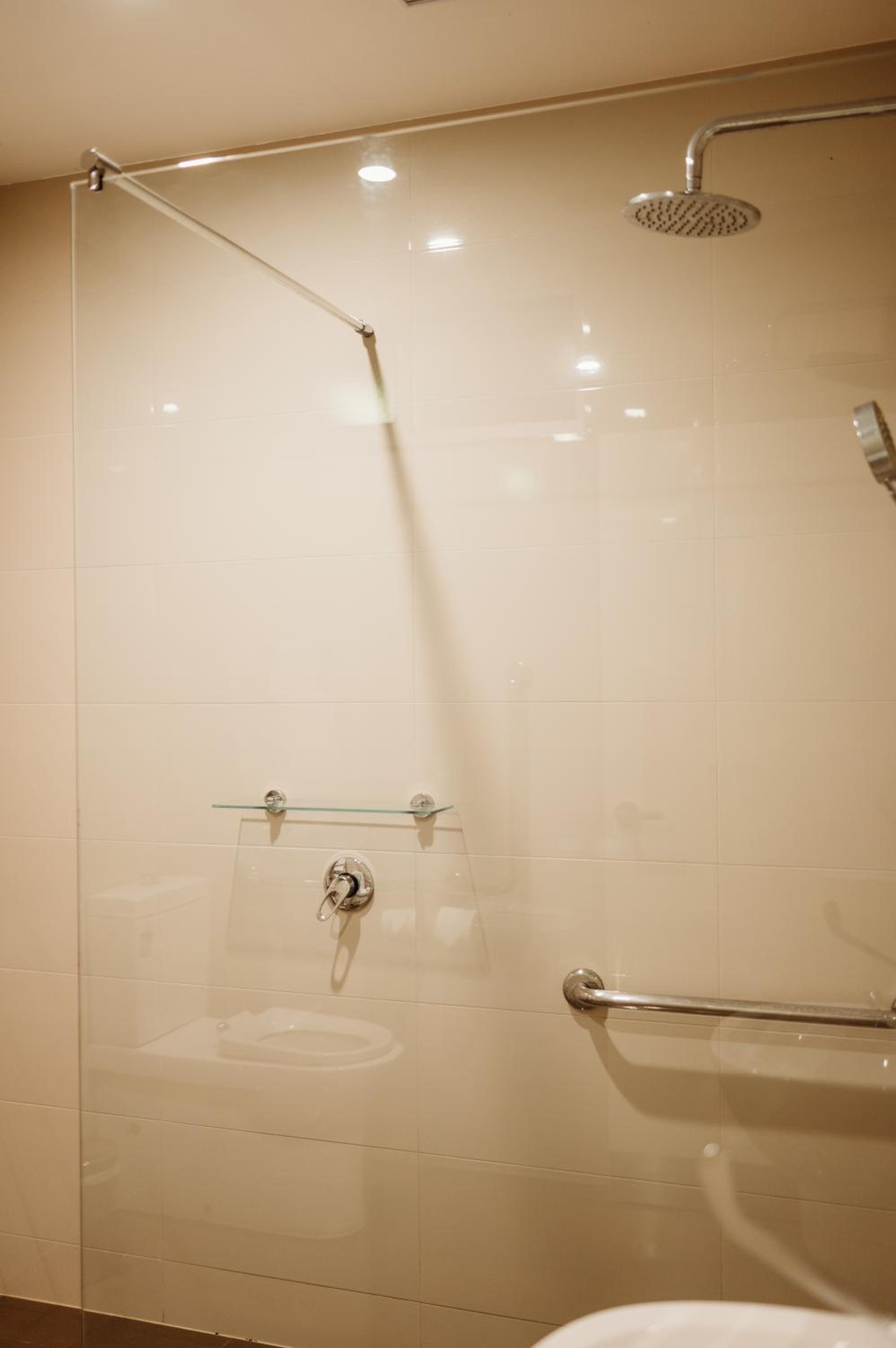 Queen Room - Disability Access photo 2