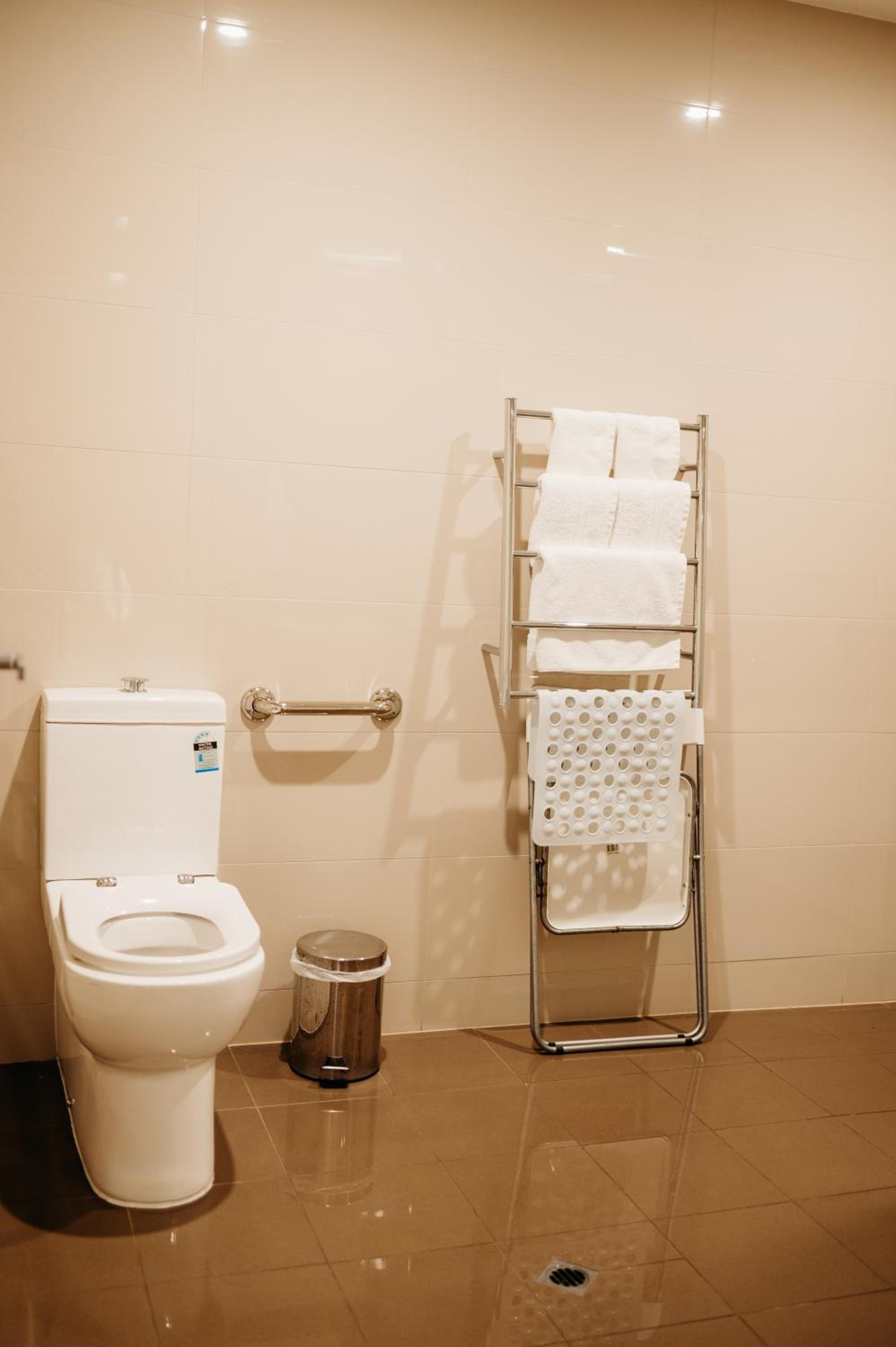Queen Room - Disability Access photo 3