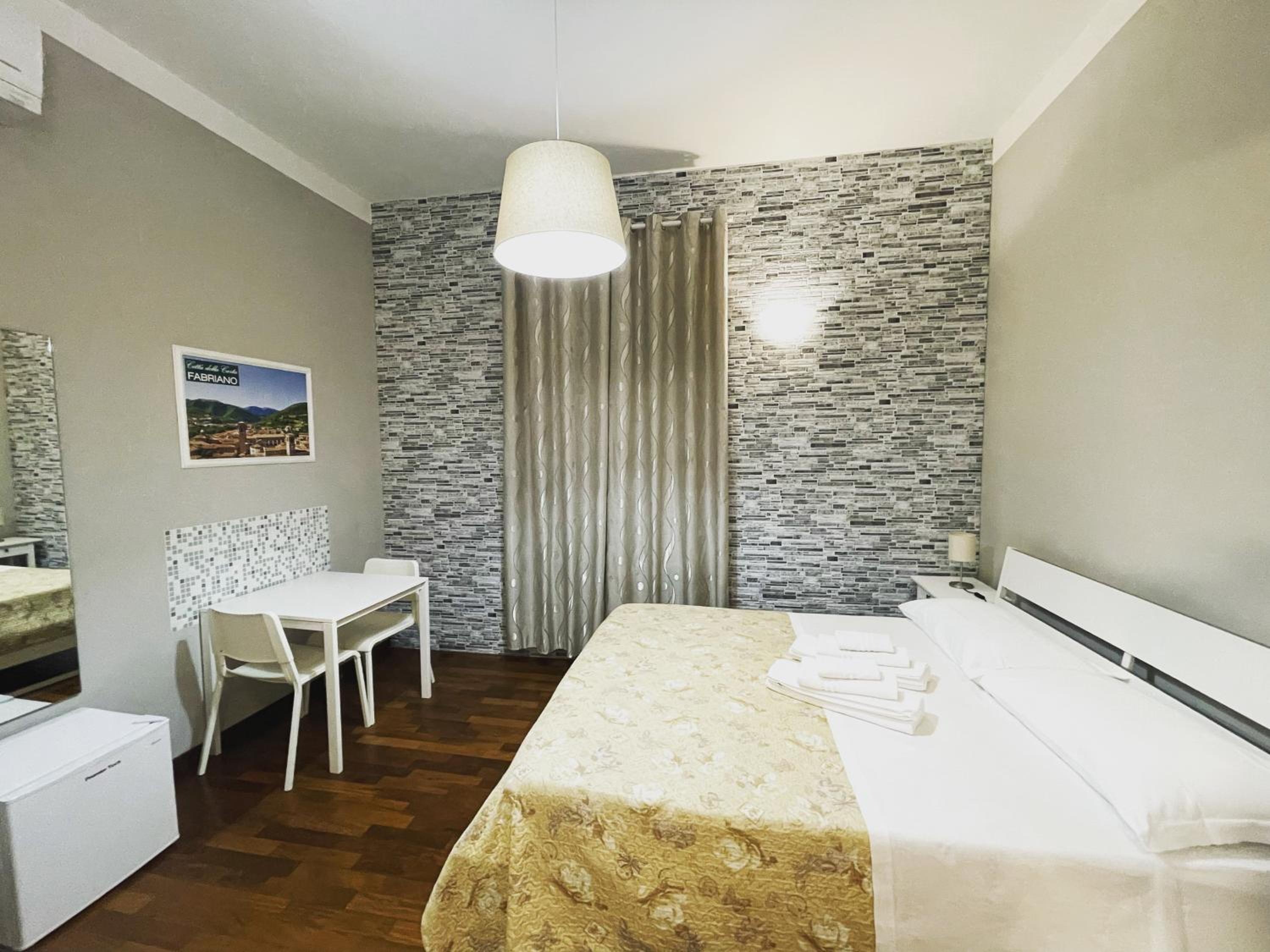Double Room with Private Bathroom - Photo 1