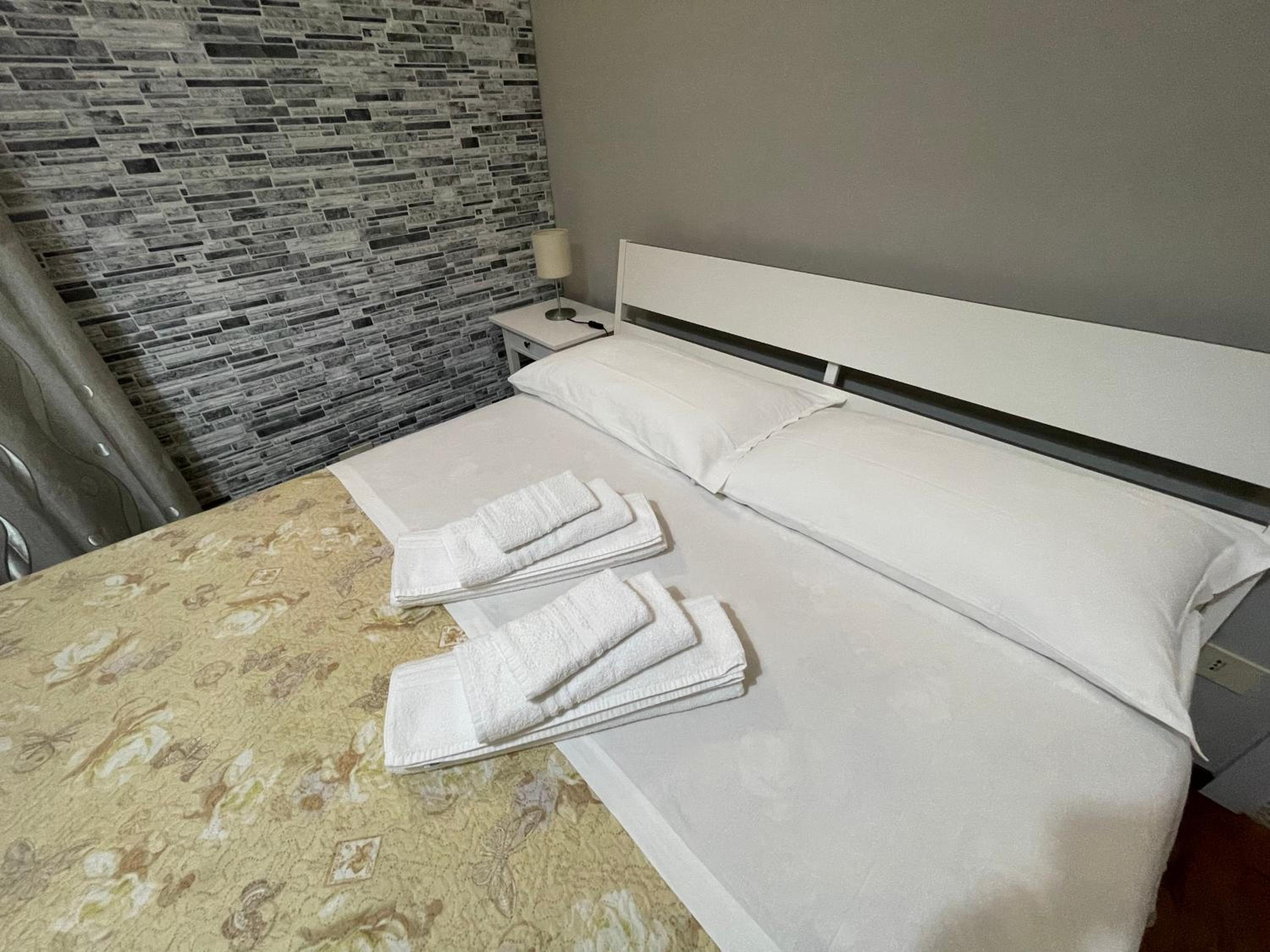 Double Room with Private Bathroom - Photo 5