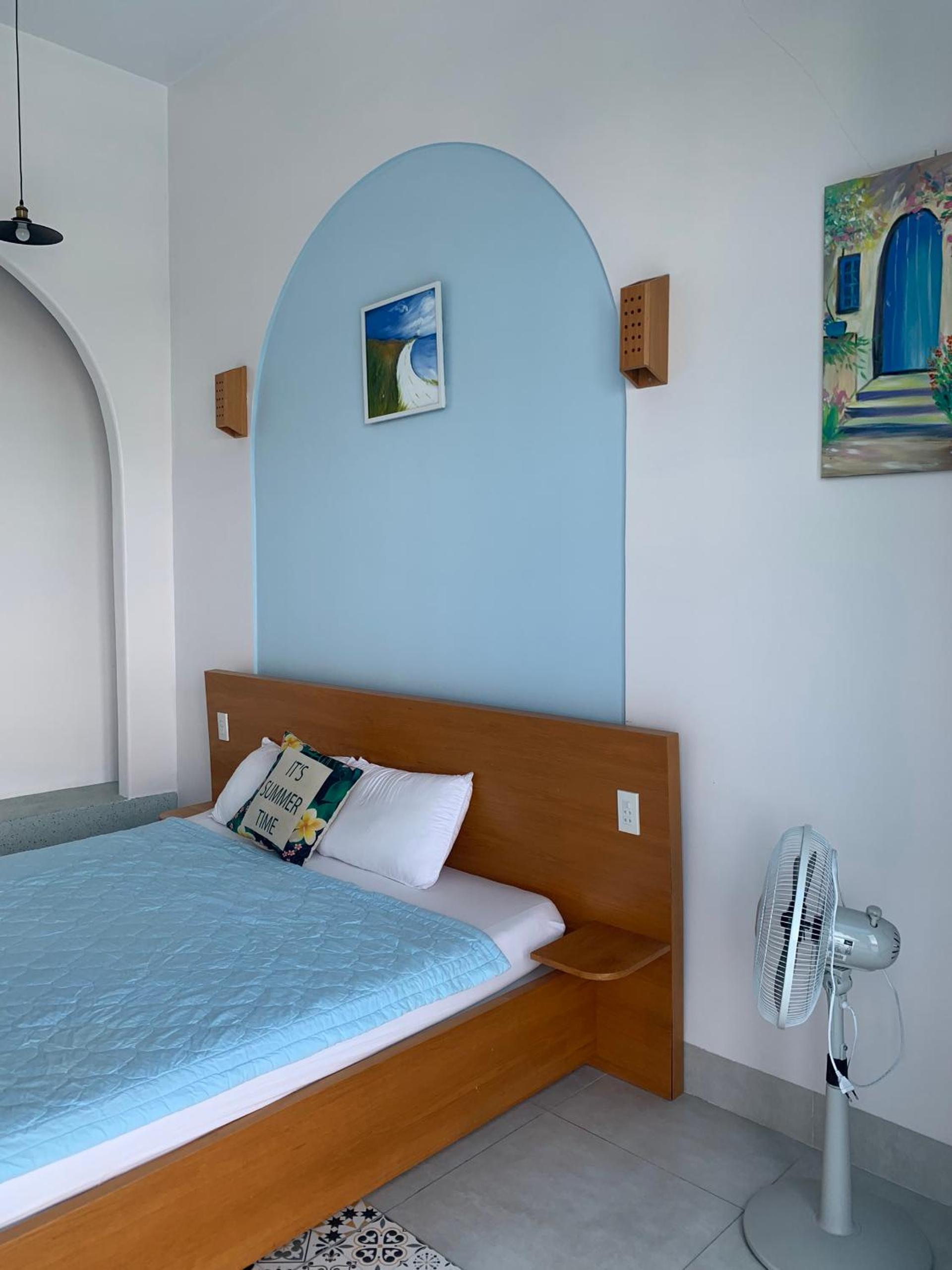 Deluxe Double Room with Balcony - Photo 12
