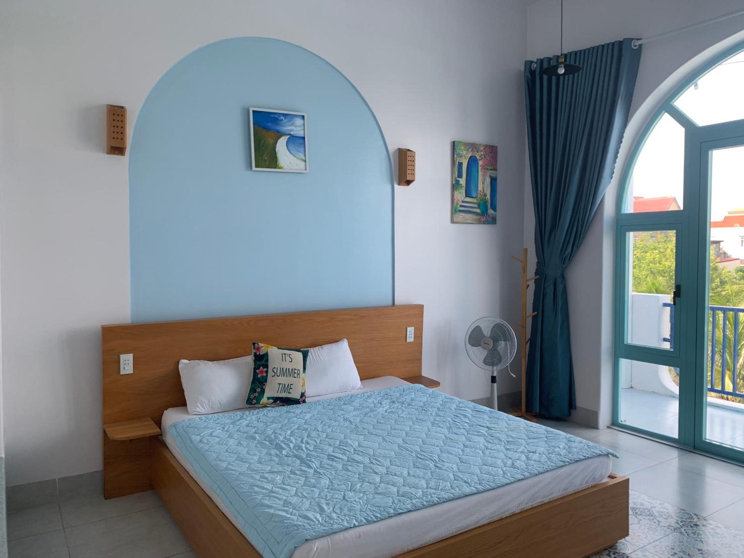 Deluxe Double Room with Balcony - Photo 11