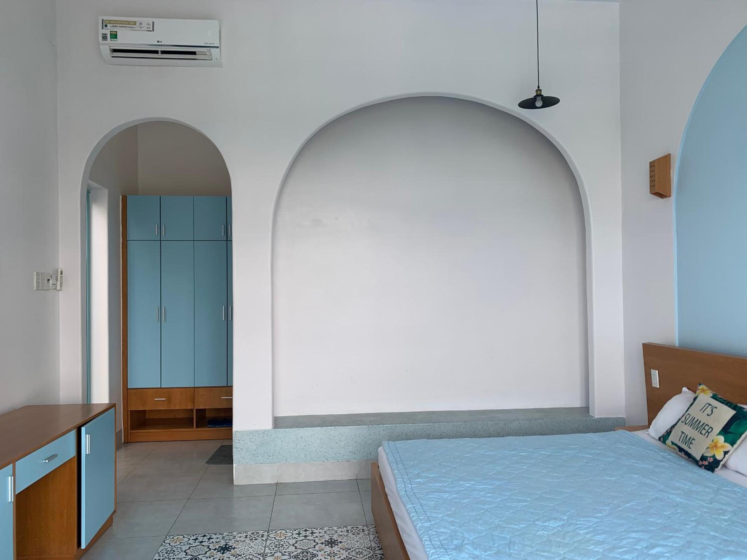 Deluxe Double Room with Balcony - Photo 8
