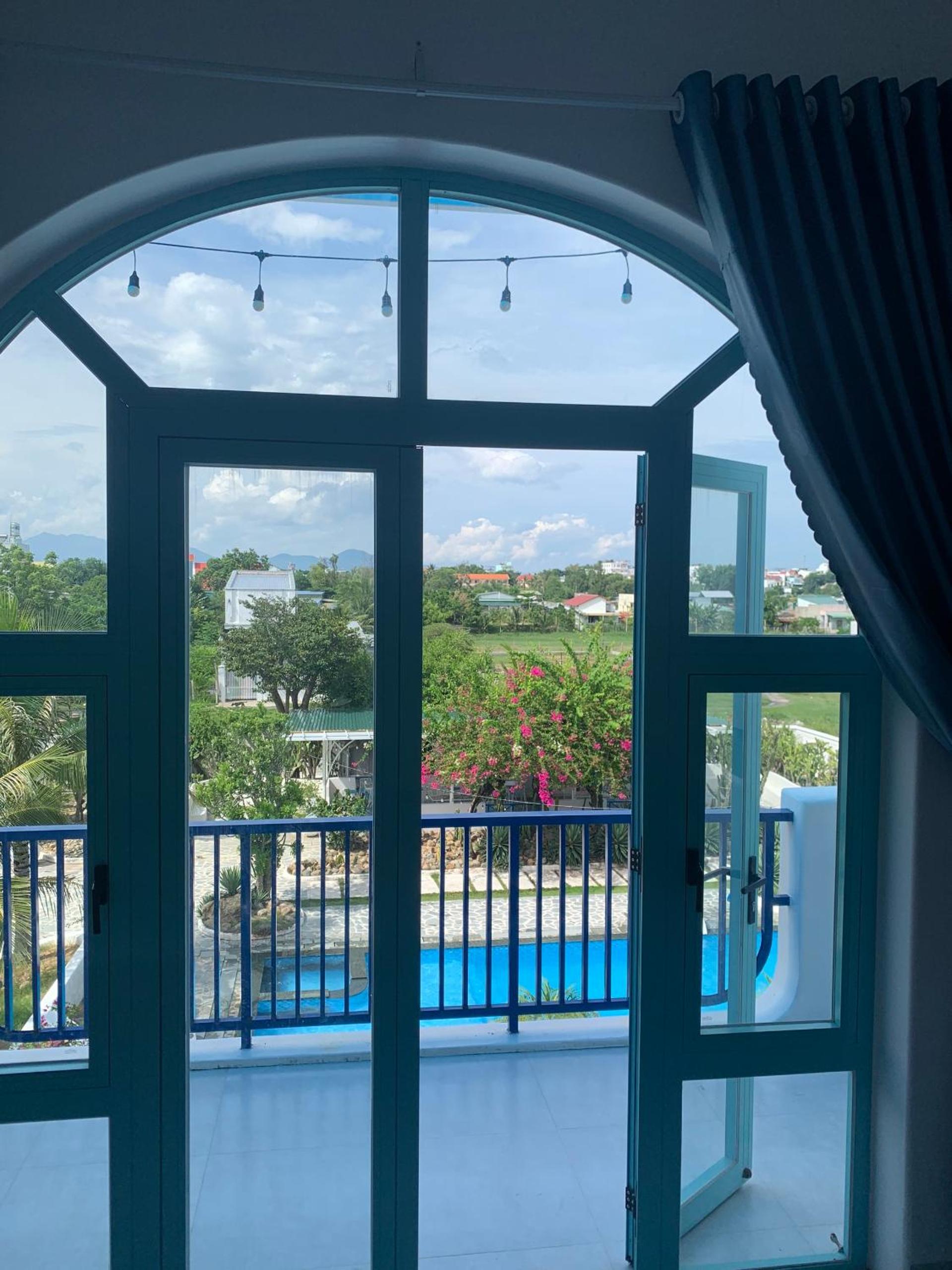 Deluxe Double Room with Balcony - Photo 4