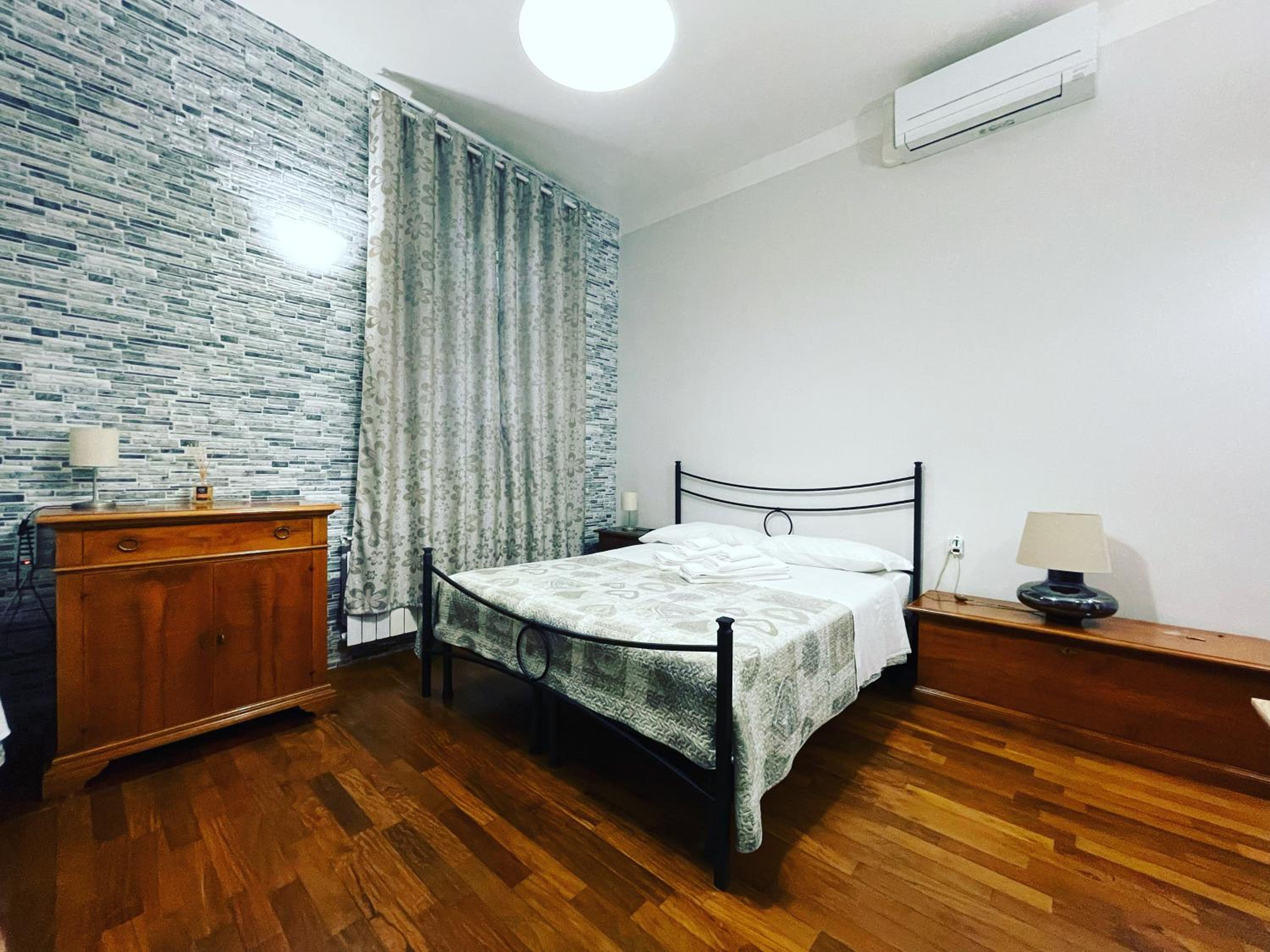 Double or Twin Room with Private Bathroom photo 2