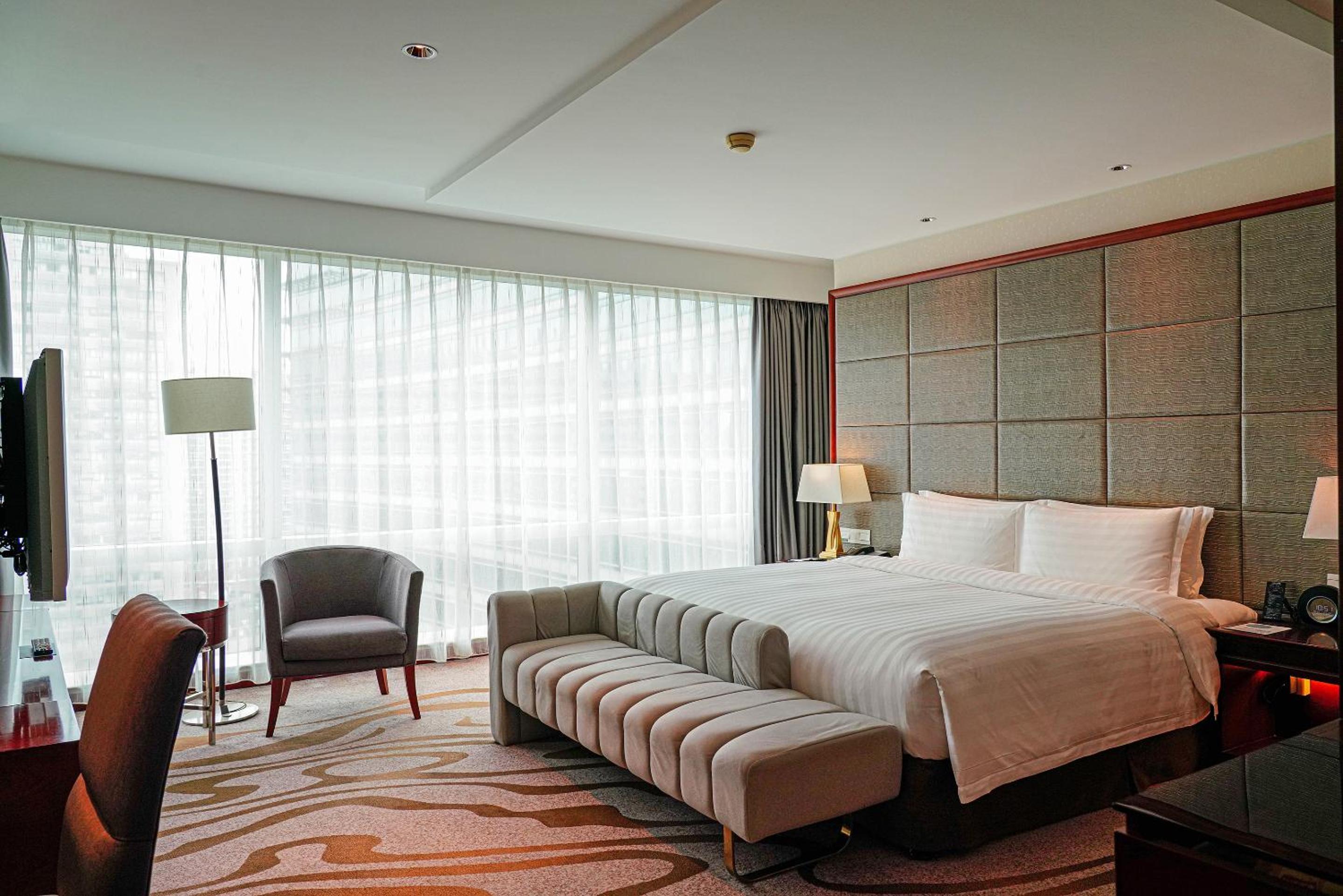Deluxe king bed room