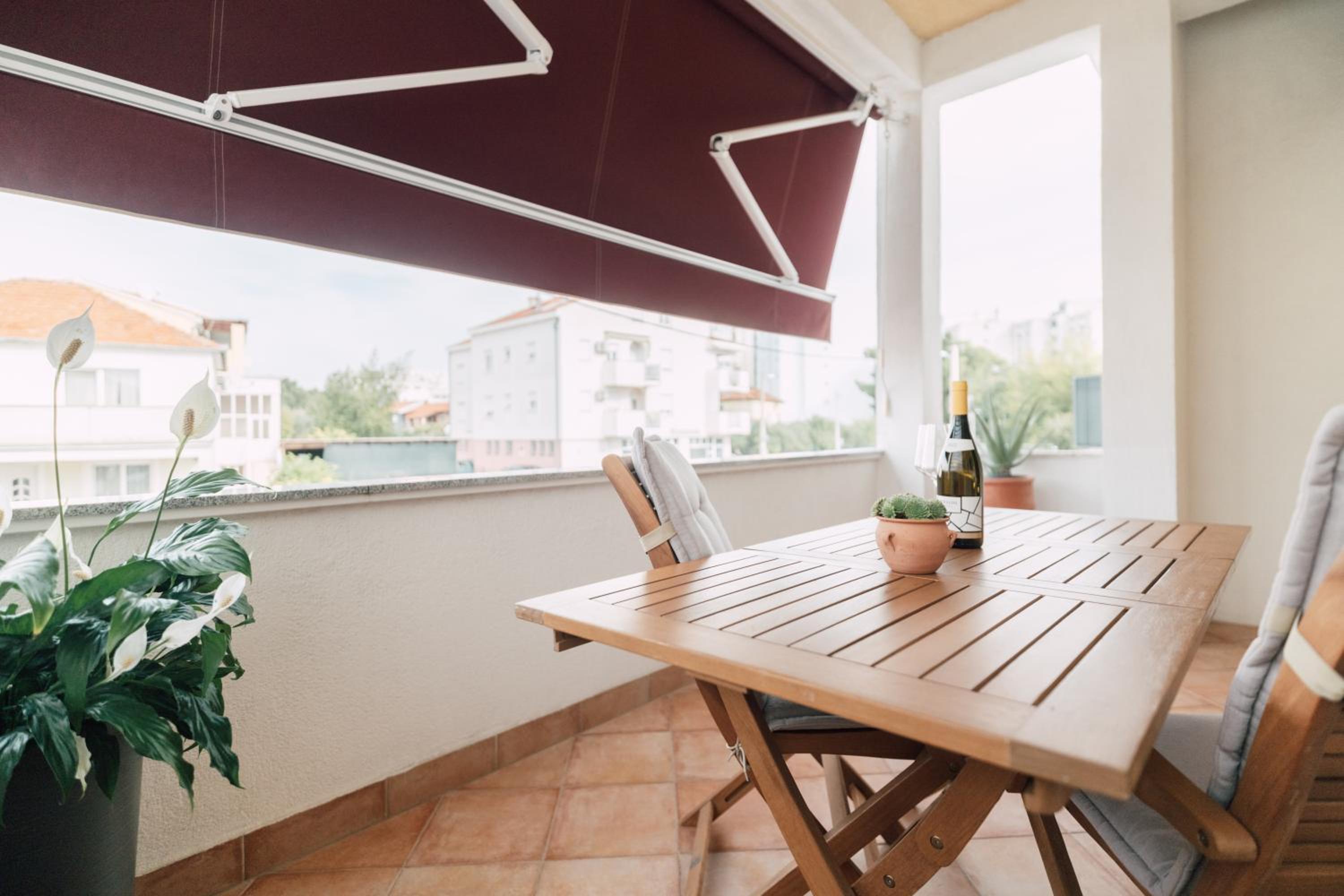 Apartment with Terrace - Photo 2