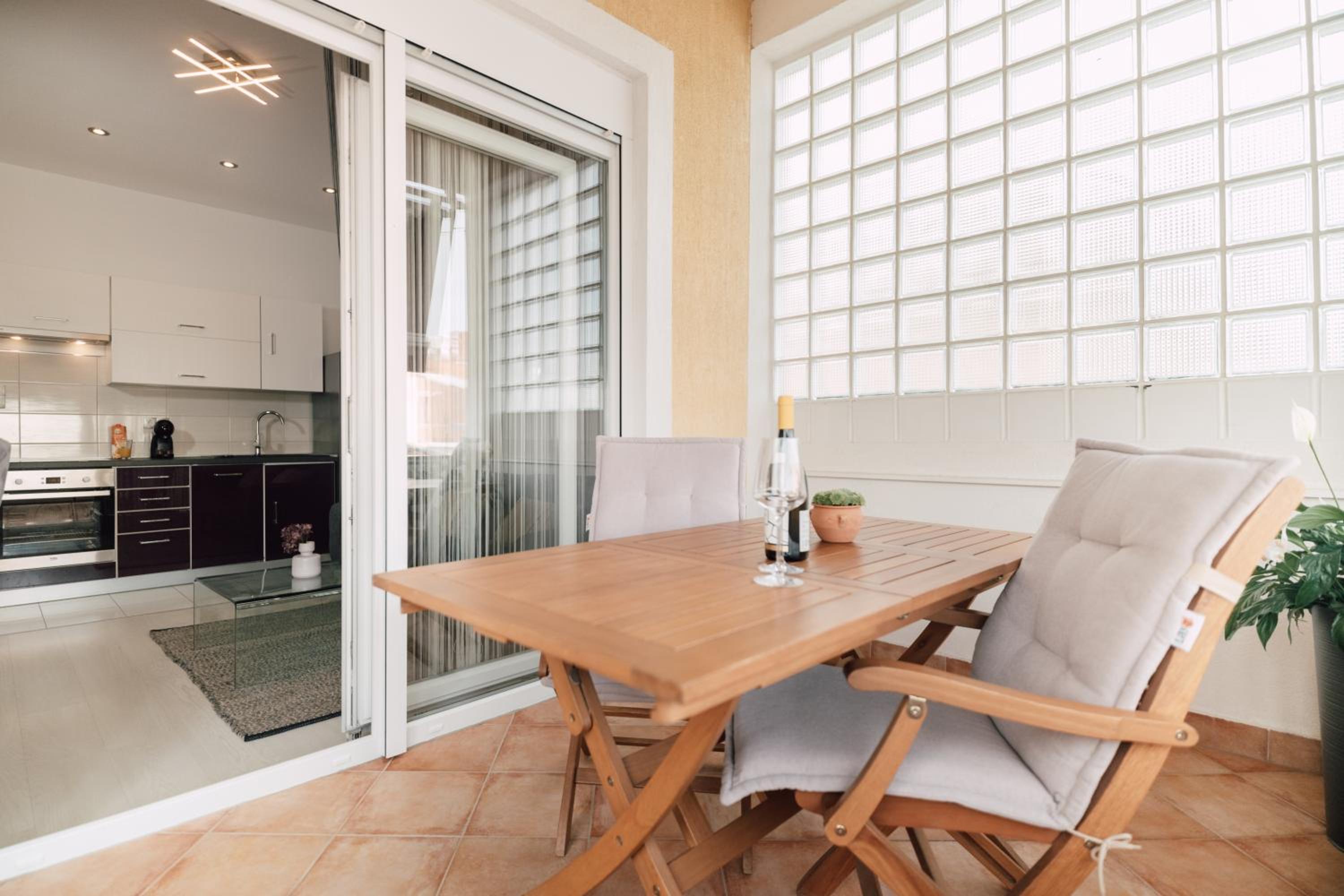 Apartment with Terrace - Photo 28
