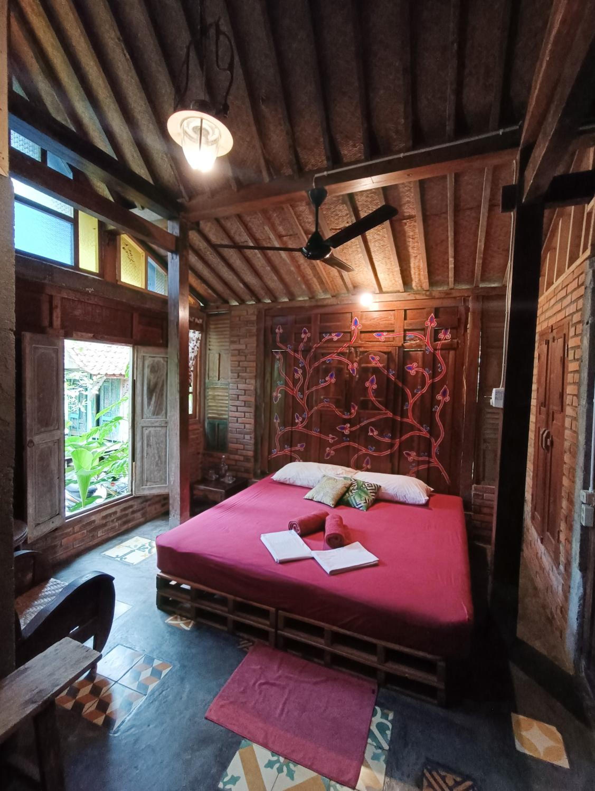 Deluxe Double Room (2 Adults + 1 Child) - Photo 9