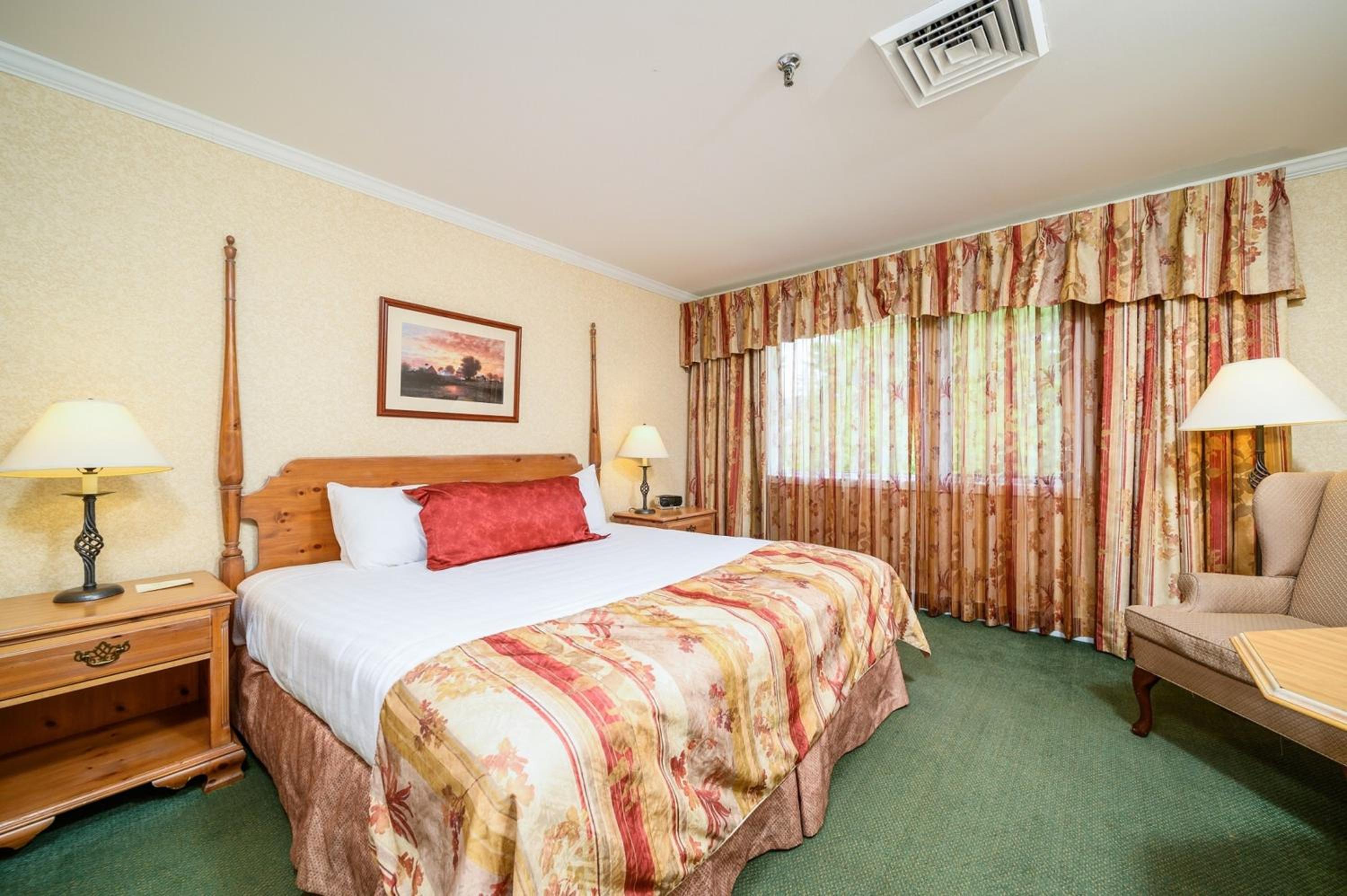 Deluxe king room