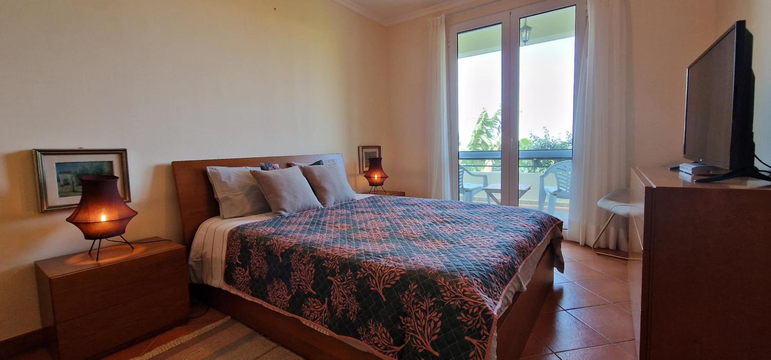 One-Bedroom Apartment photo 2