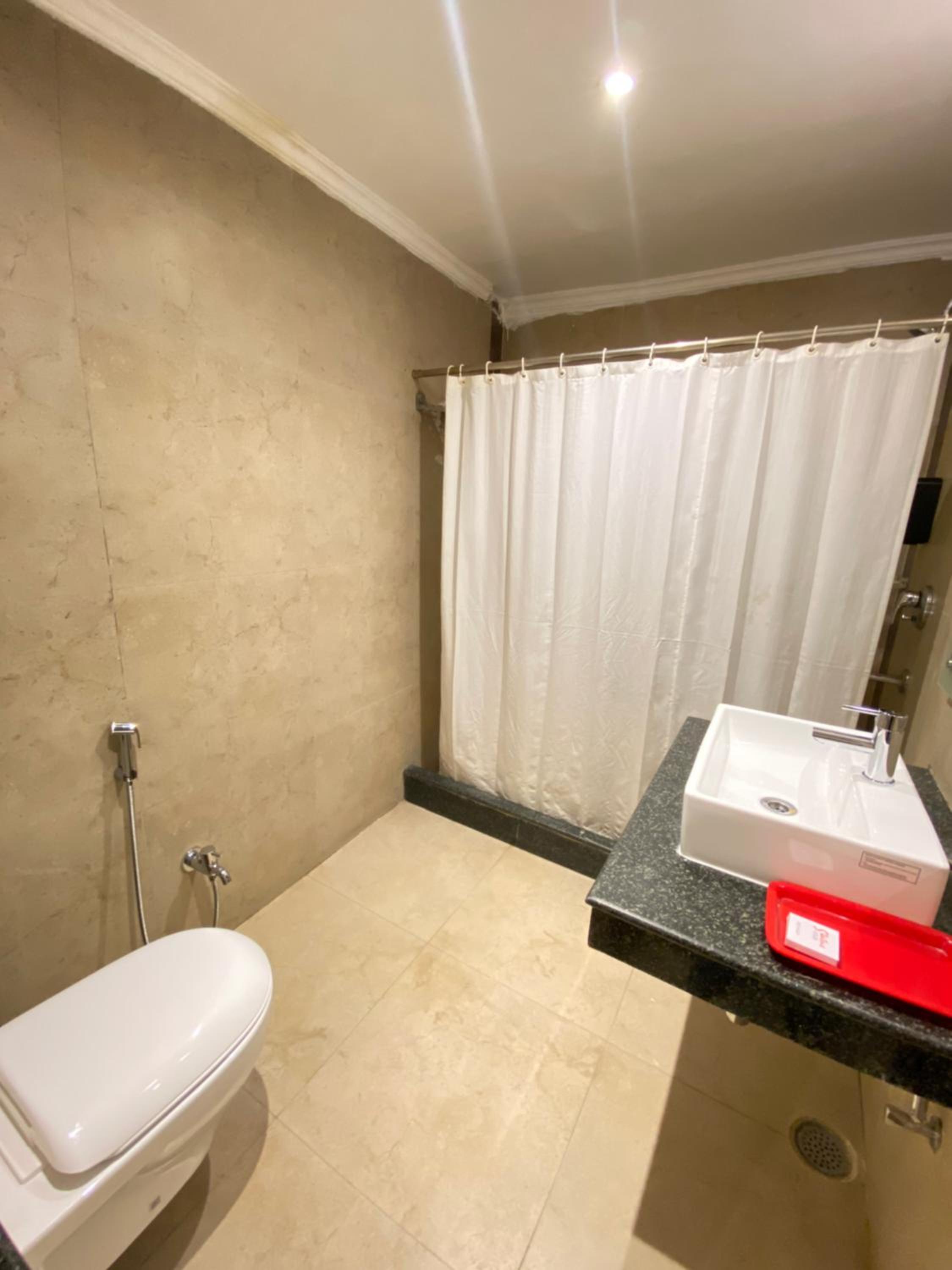 Executive Suite - Photo 7