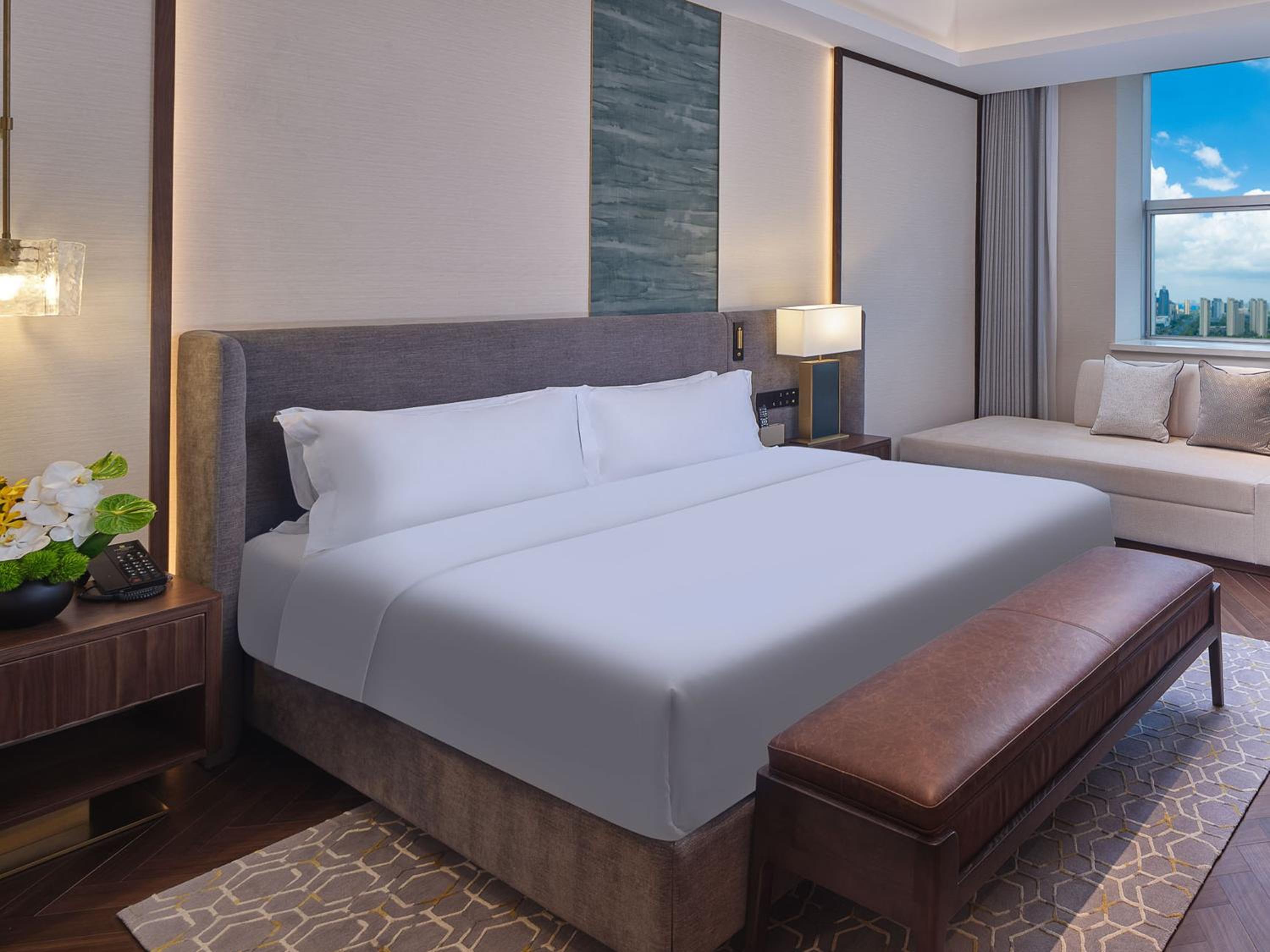 Deluxe King Room - Photo 3