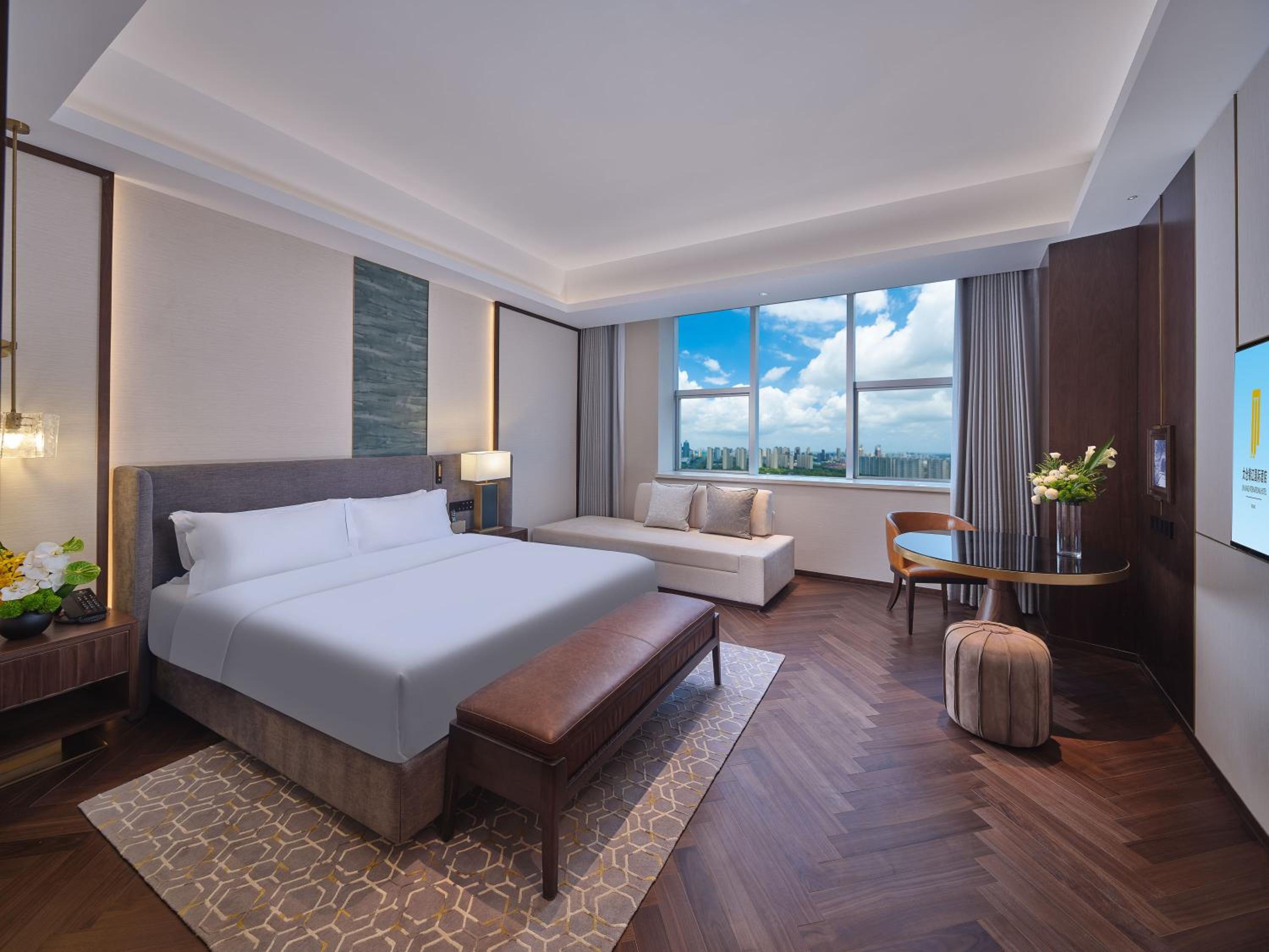 Deluxe King Room - Photo 1