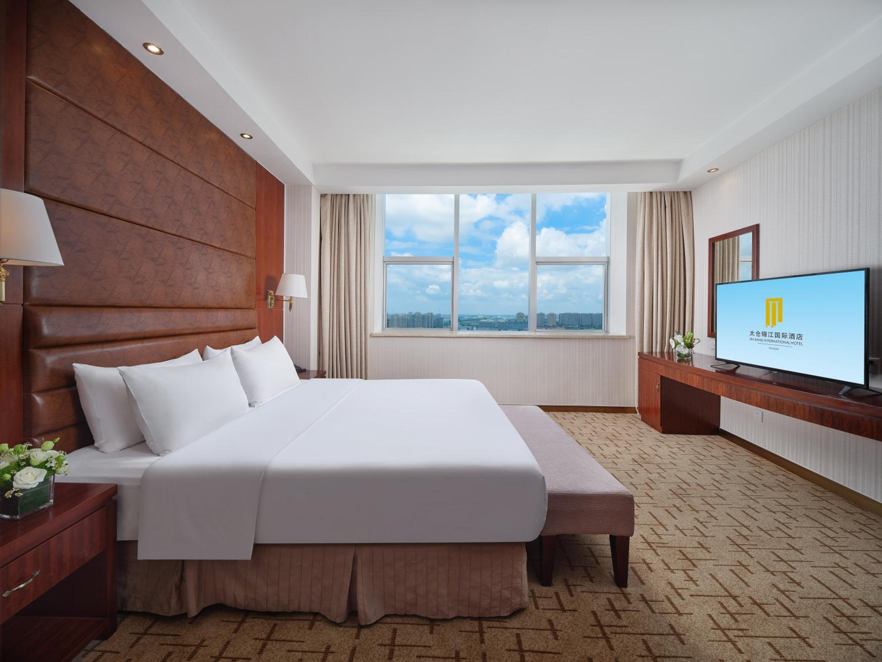 Executive Suite - Photo 4