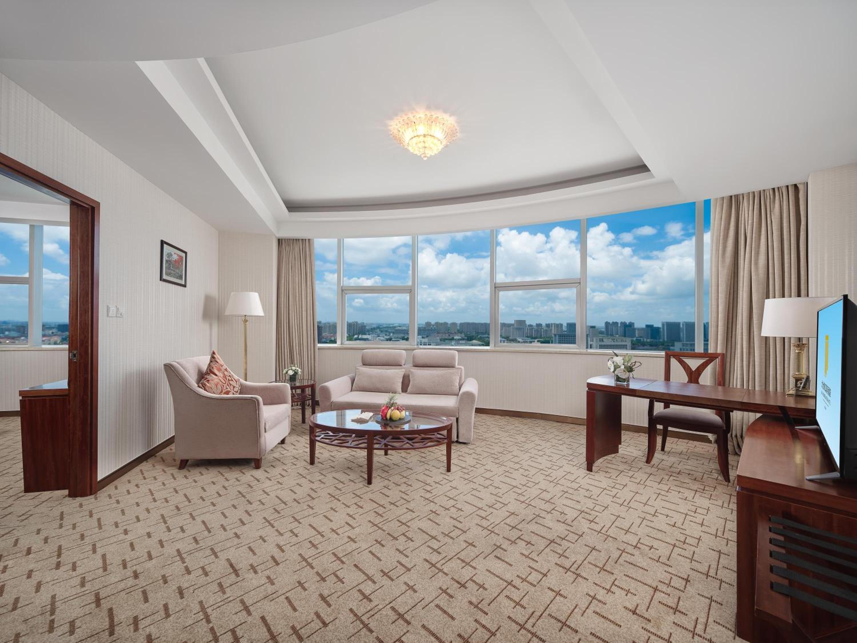 Executive Suite - Photo 1