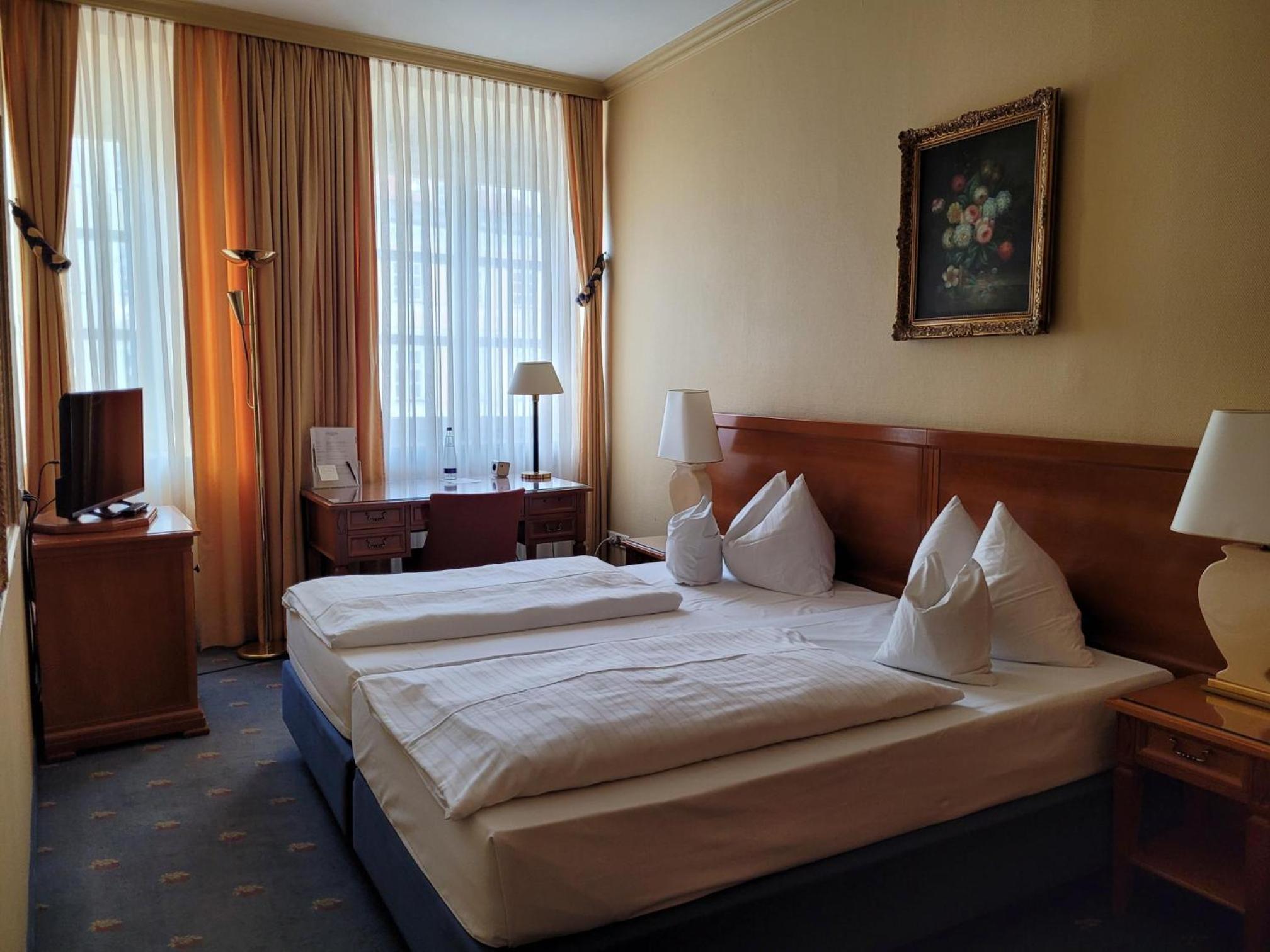 Double Room - Photo 7