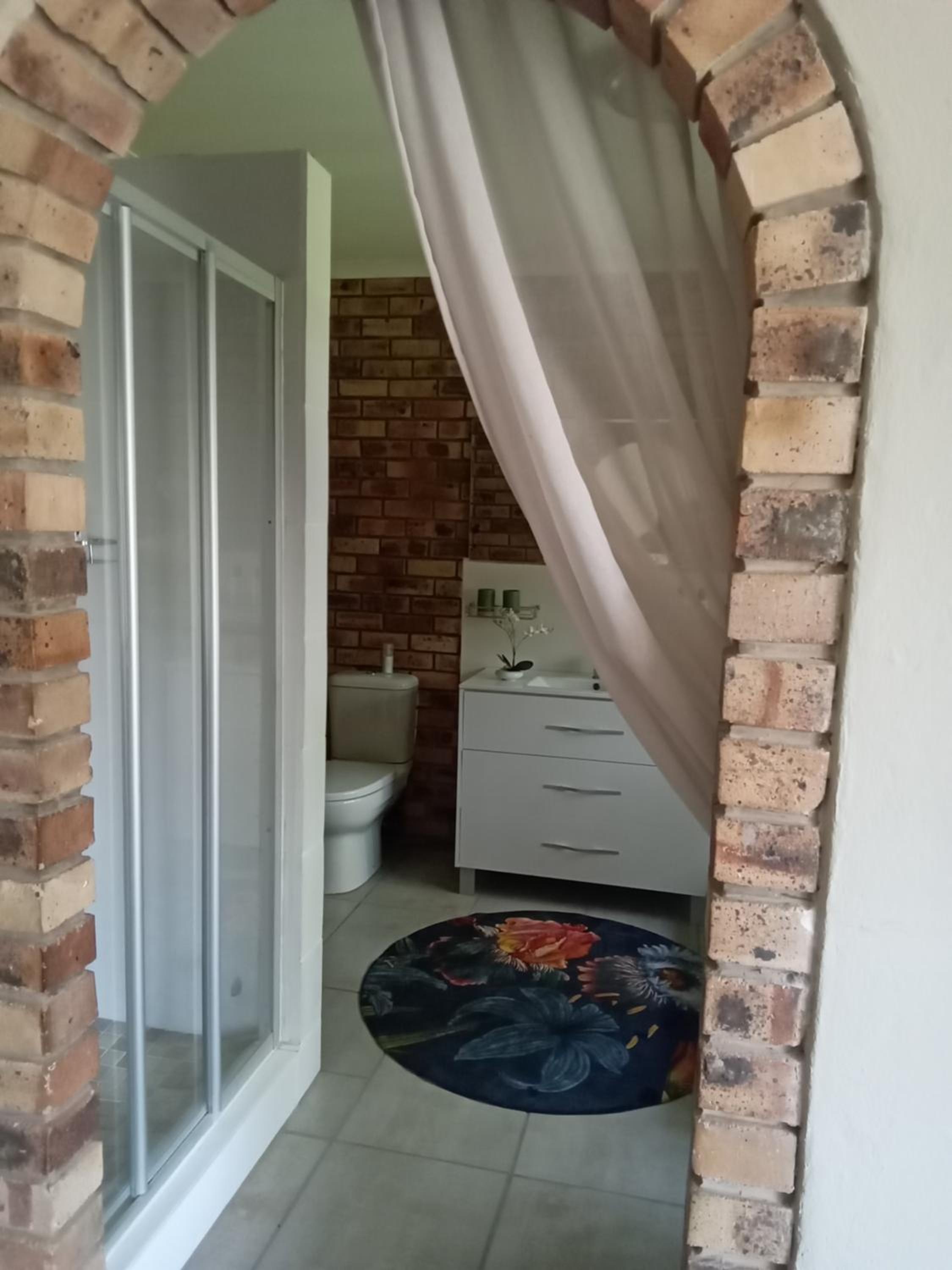 Three-Bedroom House photo 3