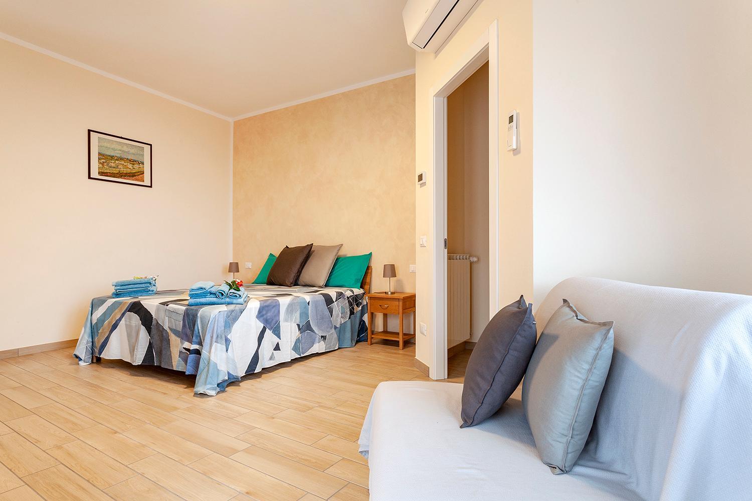 Double Room with Private Bathroom photo 2