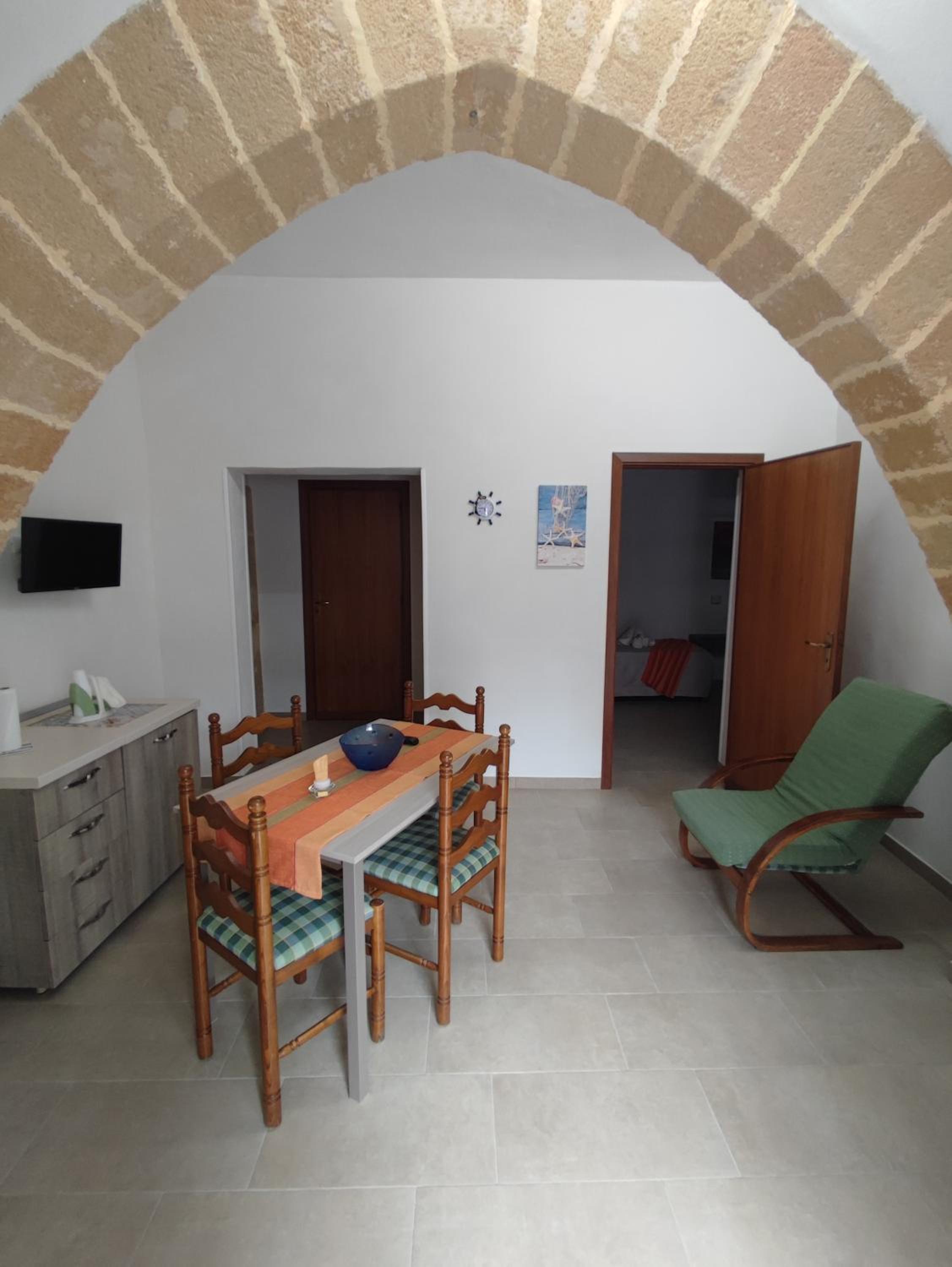 One-Bedroom House photo 1