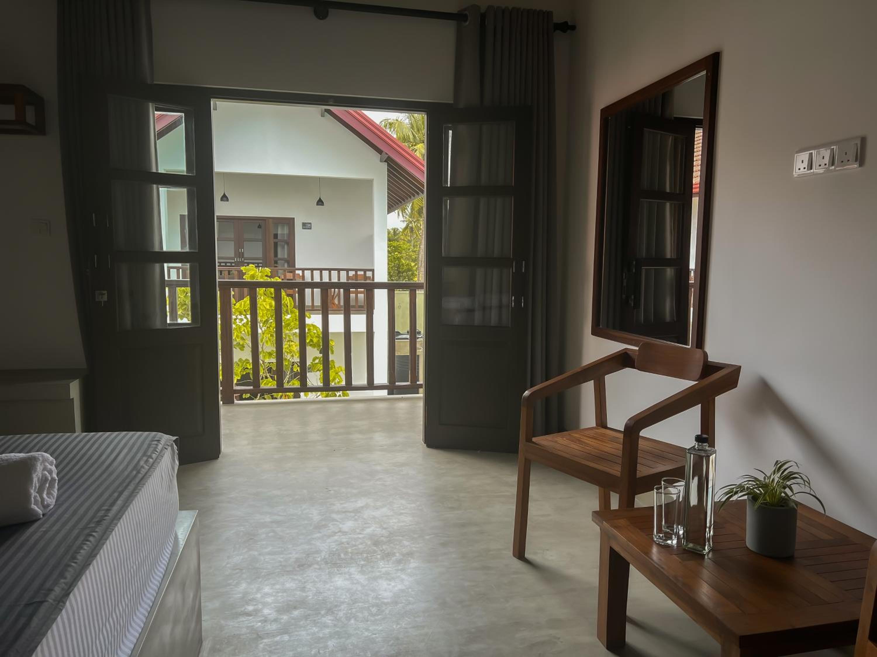 Deluxe Double Room with Balcony - Photo 6