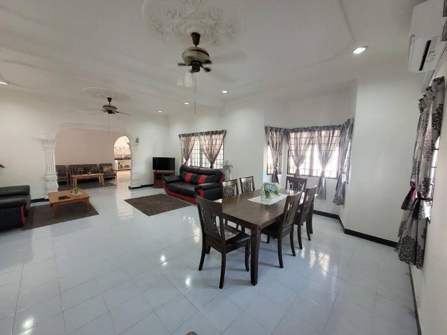 Four-Bedroom House photo 1