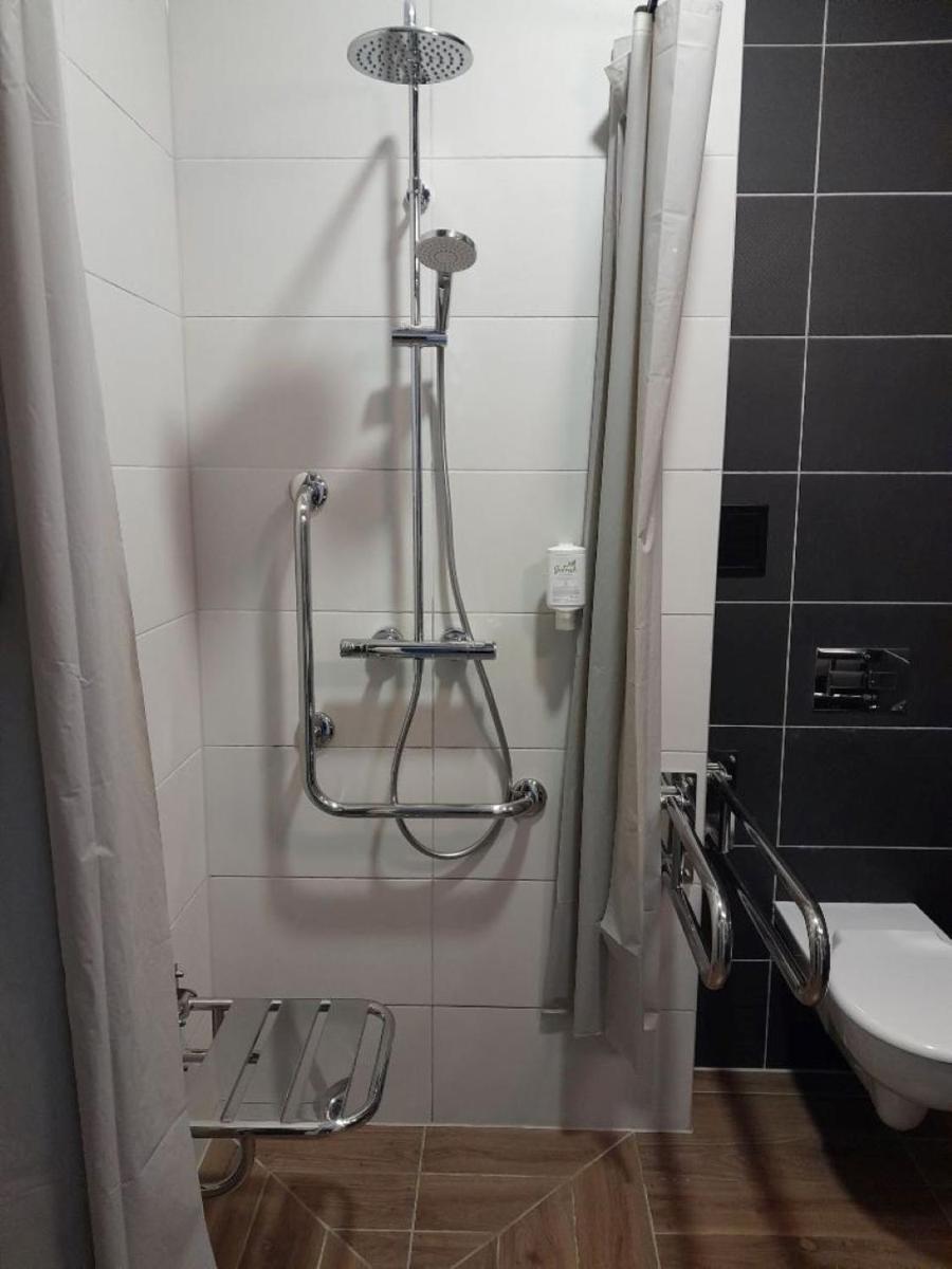 Double or Twin Room - Disability Access - Photo 13