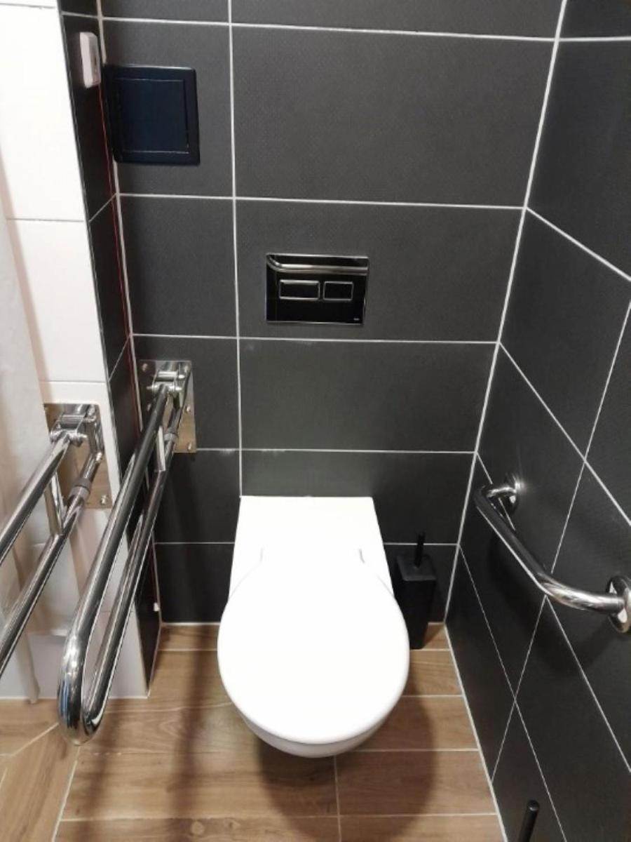 Double or Twin Room - Disability Access - Photo 12