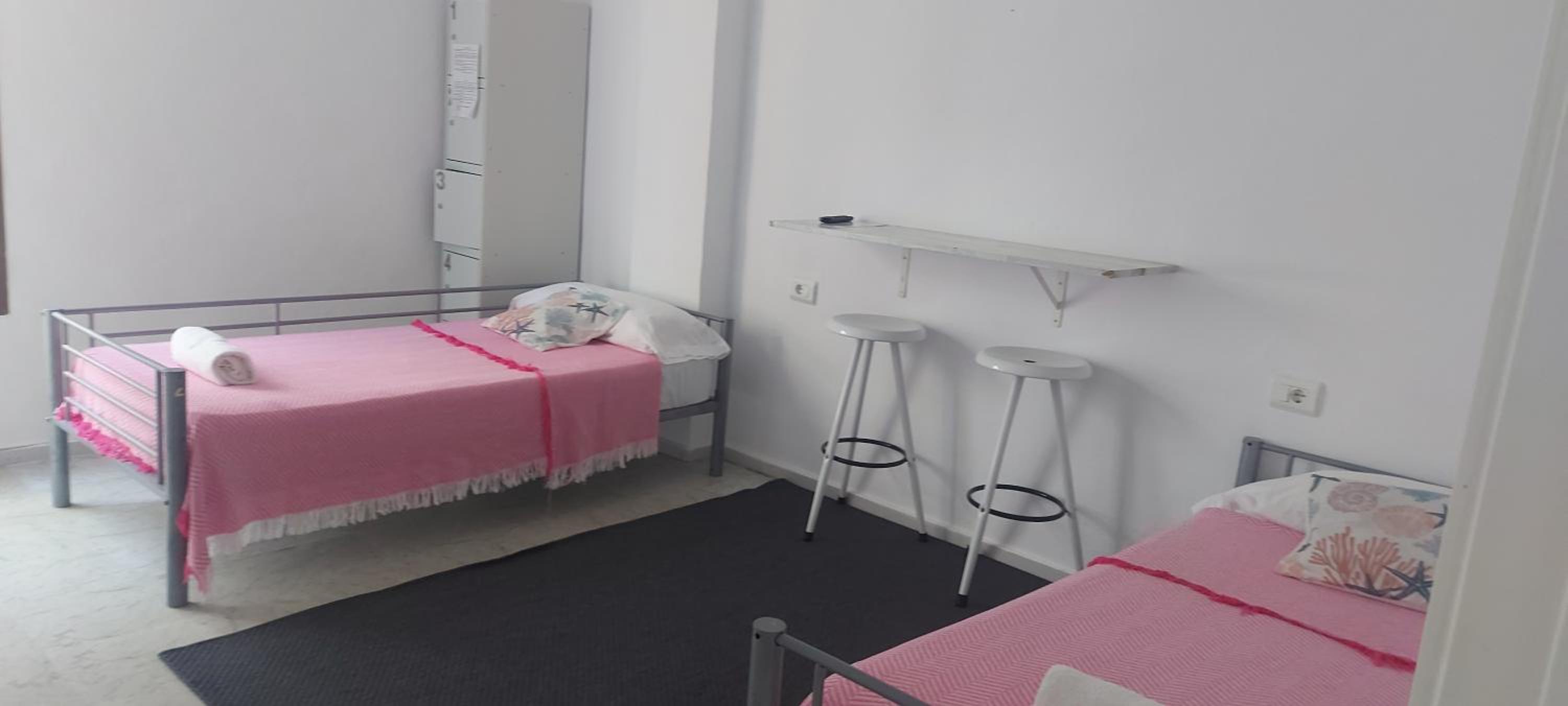 Twin Room with Shared Bathroom photo 1