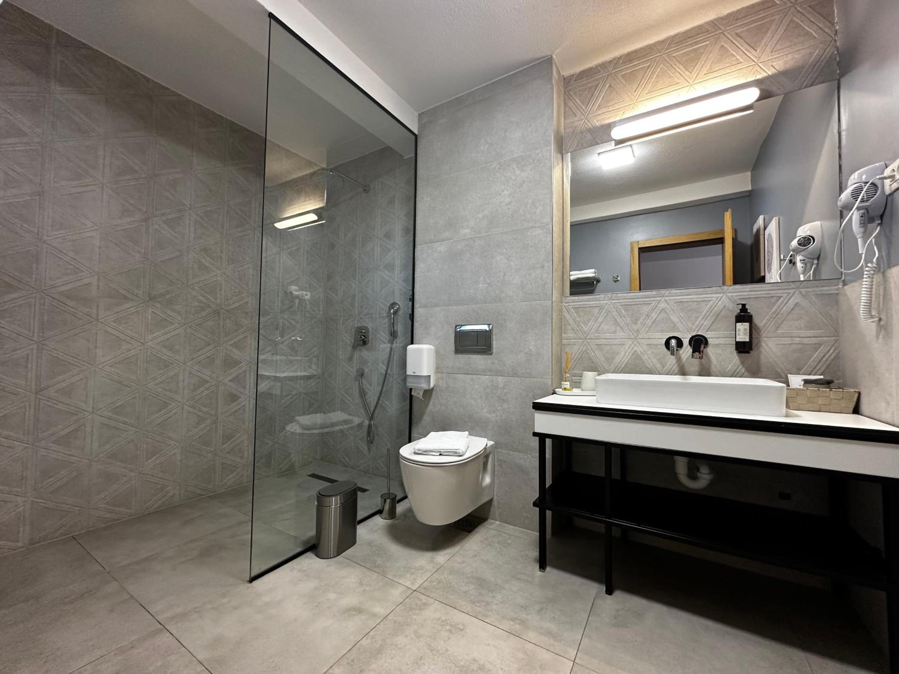 Deluxe Double Room with Side Sea View