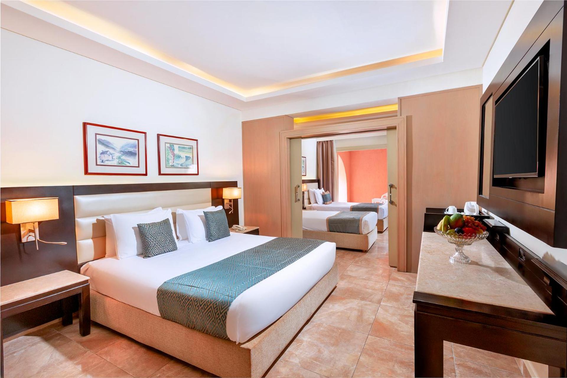 Deluxe Family Room (2 Adults + 2 Children) - Photo 5