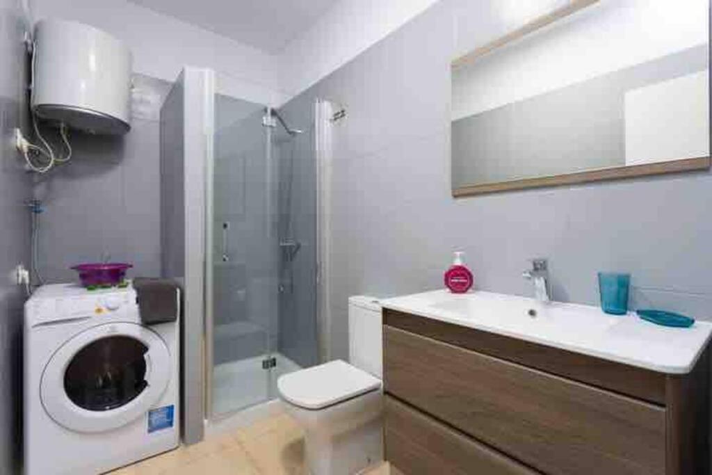 One-Bedroom Apartment photo 2