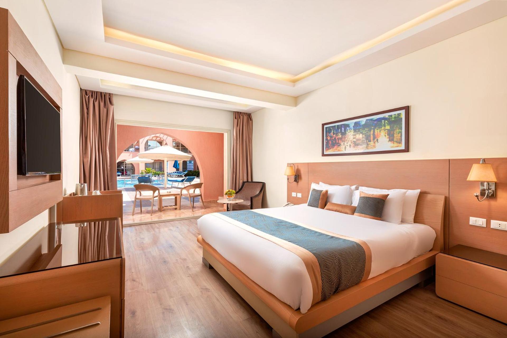 Deluxe Room with Pool View (2 Adults +2 Children) - Photo 5