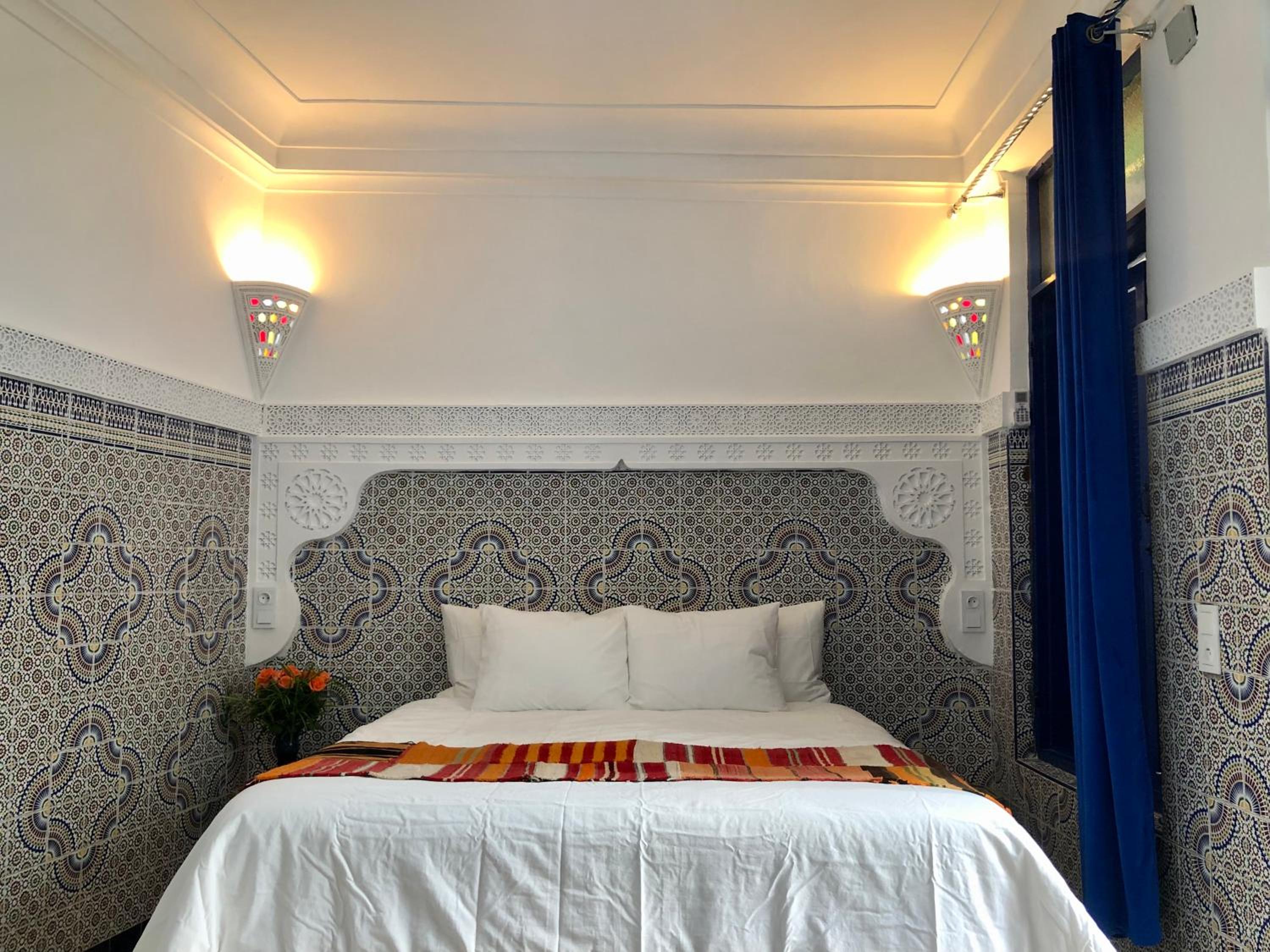 Deluxe Double Room (2 Adults + 1 Child) - Photo 5