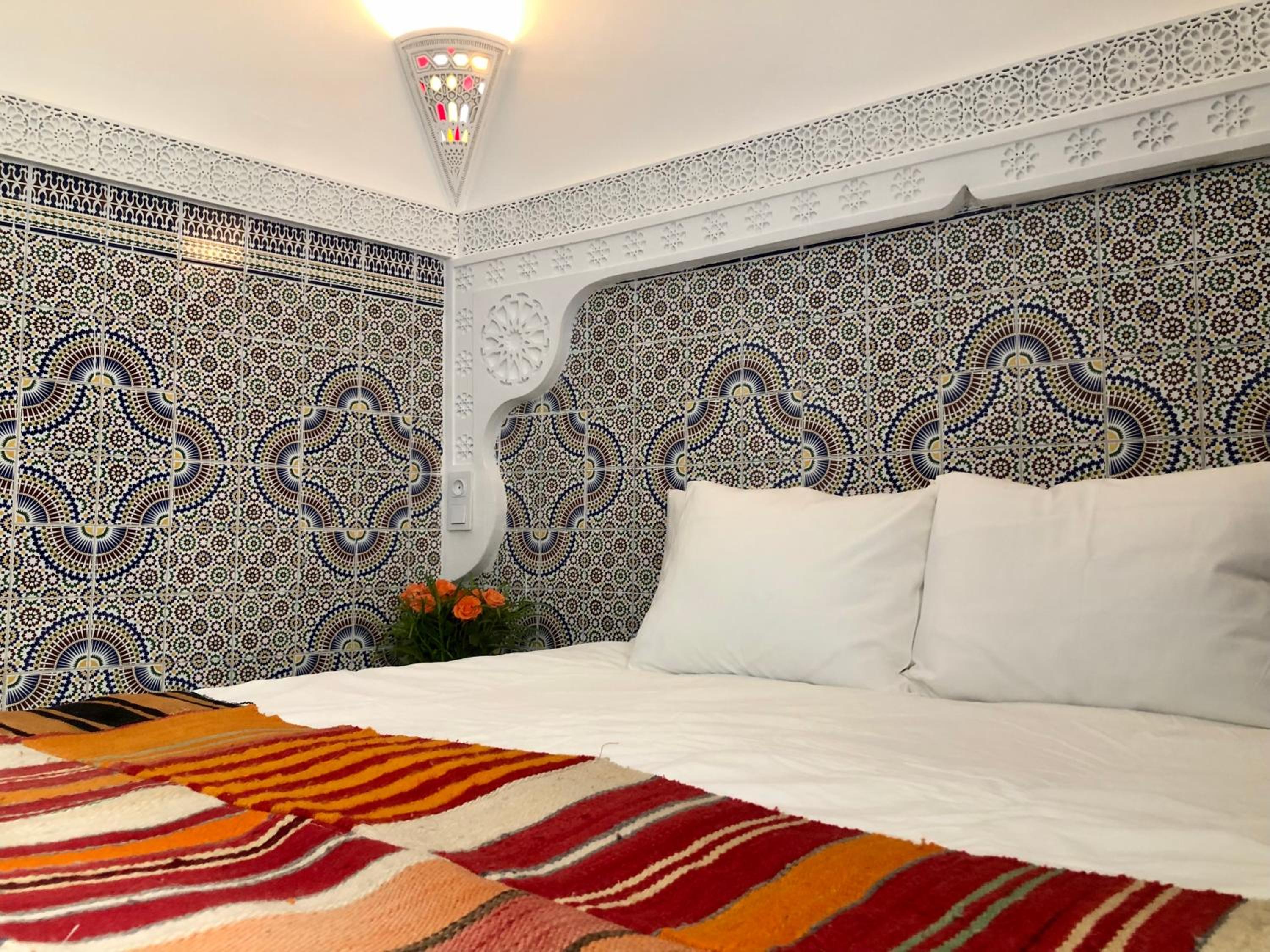 Deluxe Double Room (2 Adults + 1 Child) - Photo 1