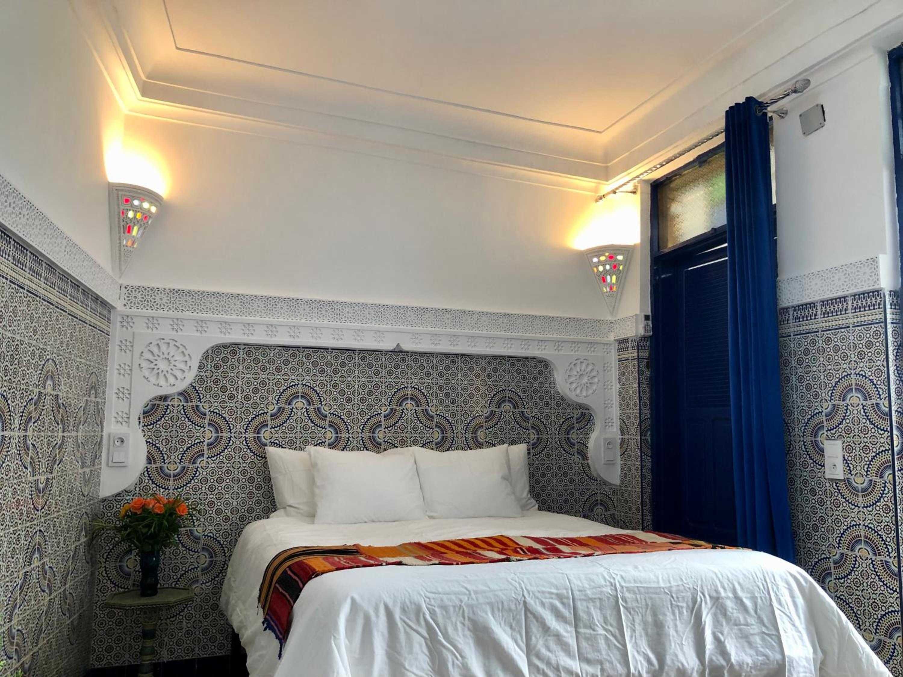 Deluxe Double Room (2 Adults + 1 Child) - Photo 7