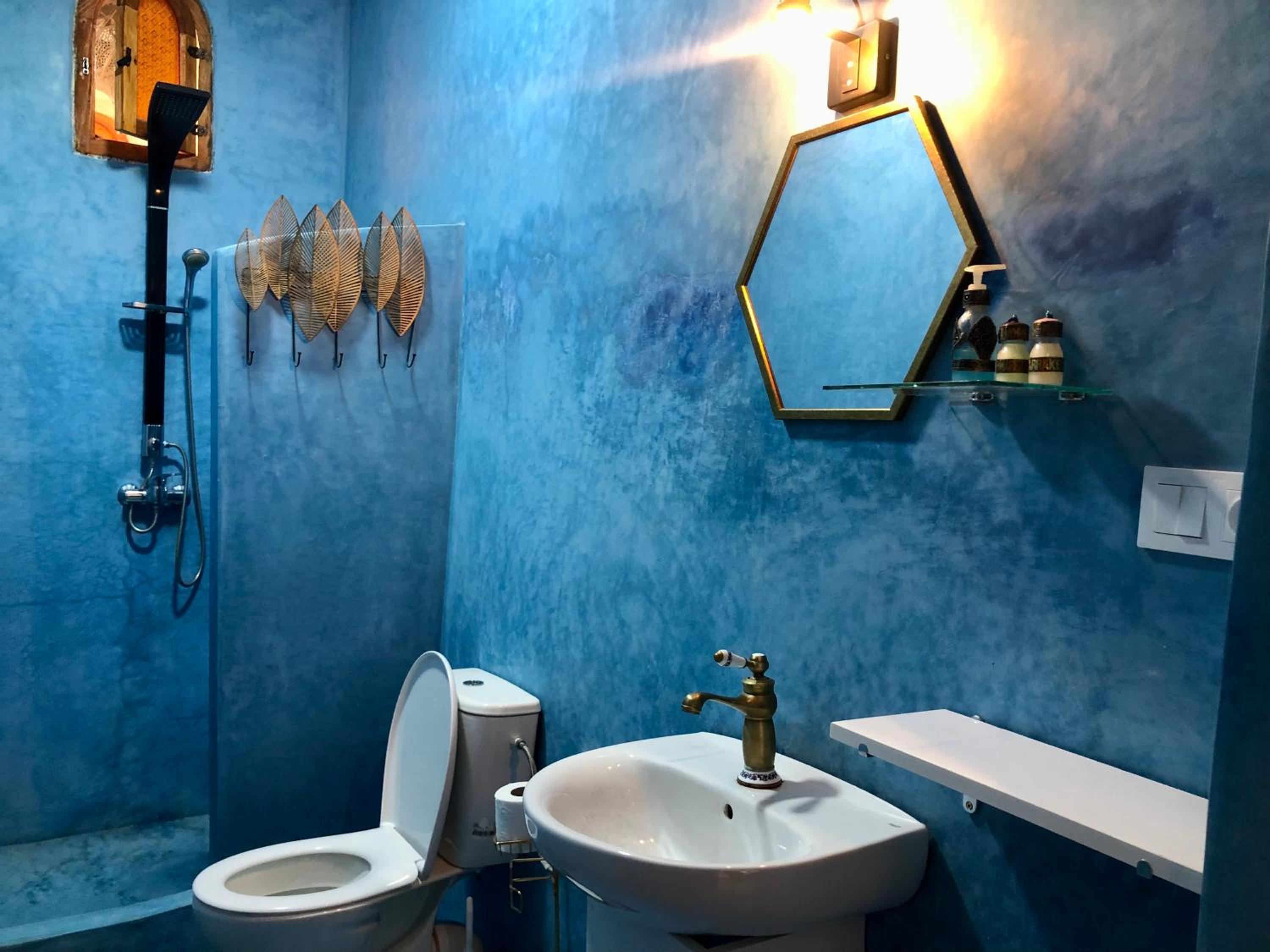 Deluxe Double Room (2 Adults + 1 Child) - Photo 4