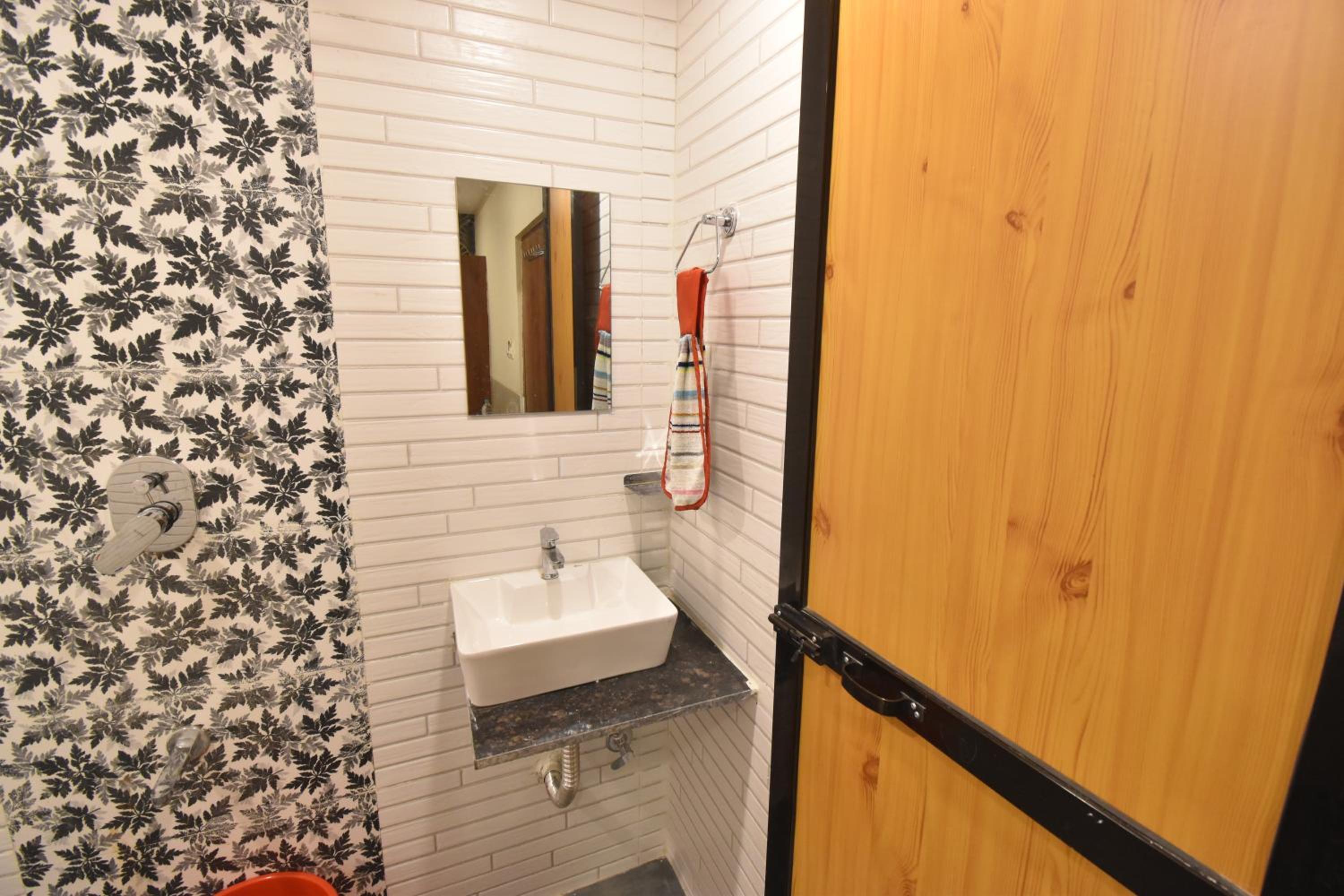 Deluxe Room - Photo 13