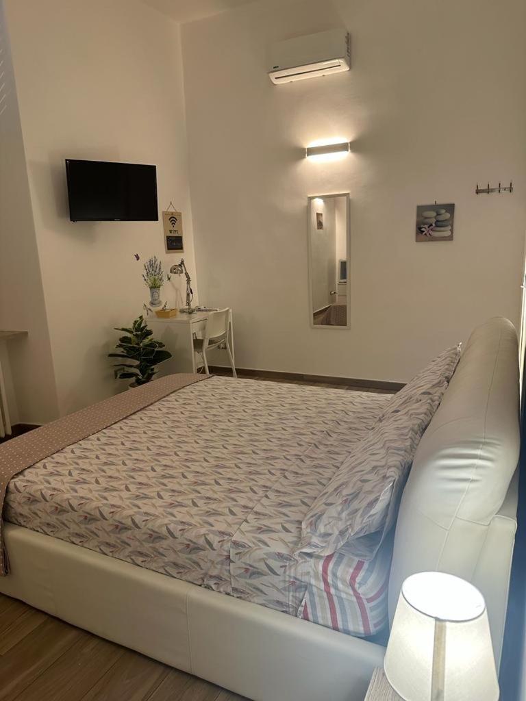 Double Room with Private Bathroom - Photo 11