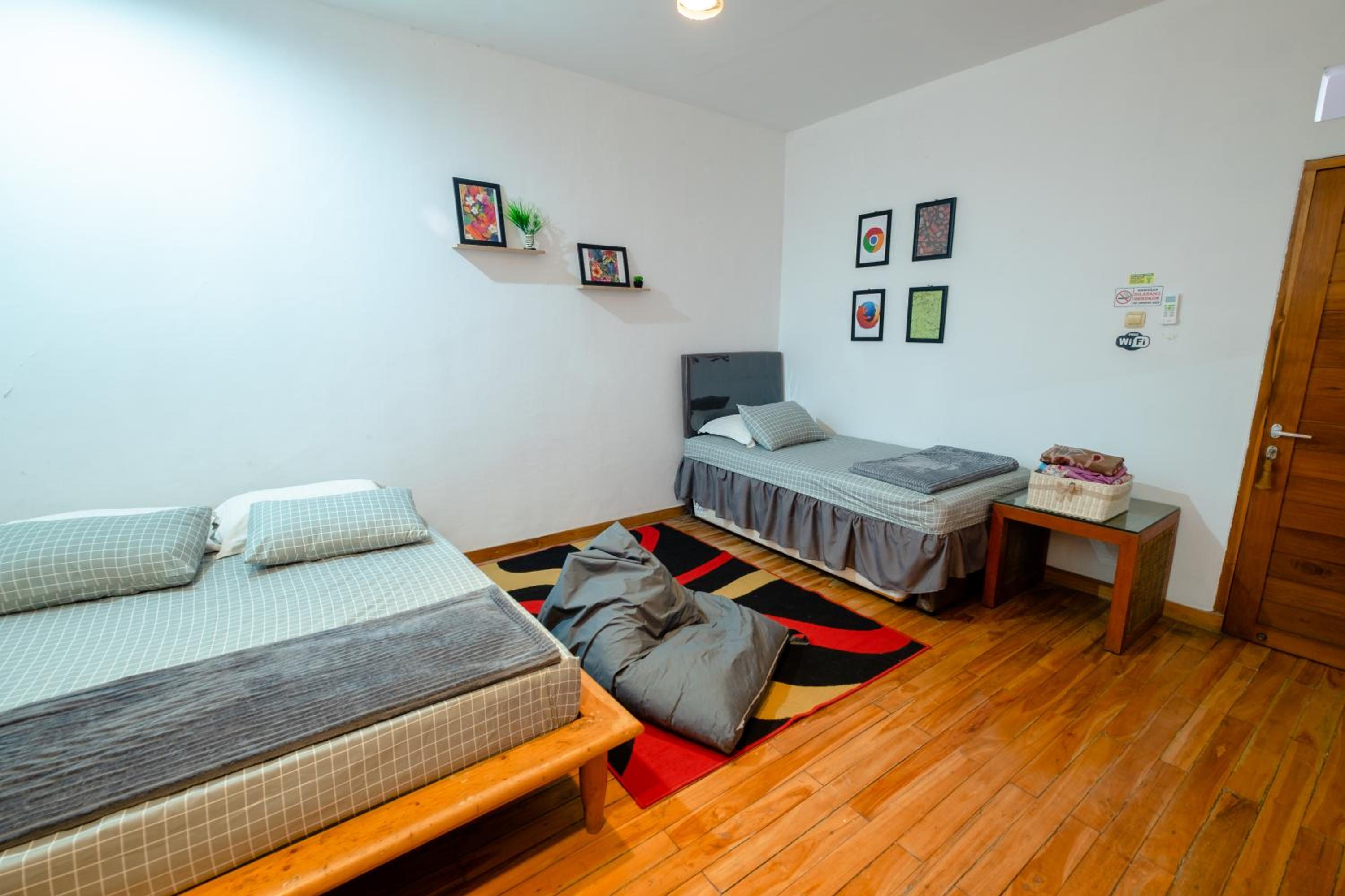 Family Studio - Photo 1