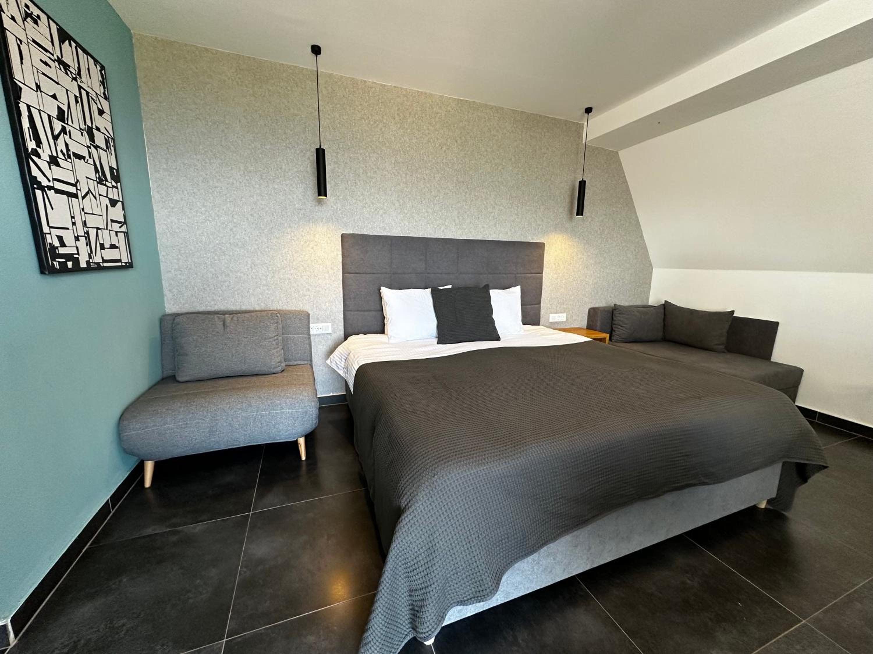 Superior Double or Twin Room with Lake View - Photo 10