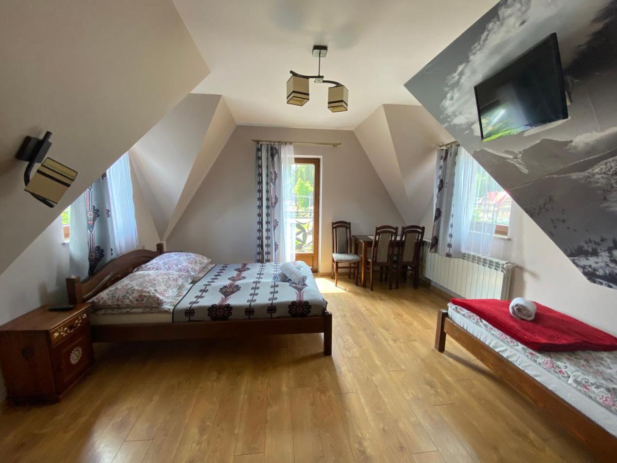 Double Room with Balcony (2 Adults + 1 Child) photo 1
