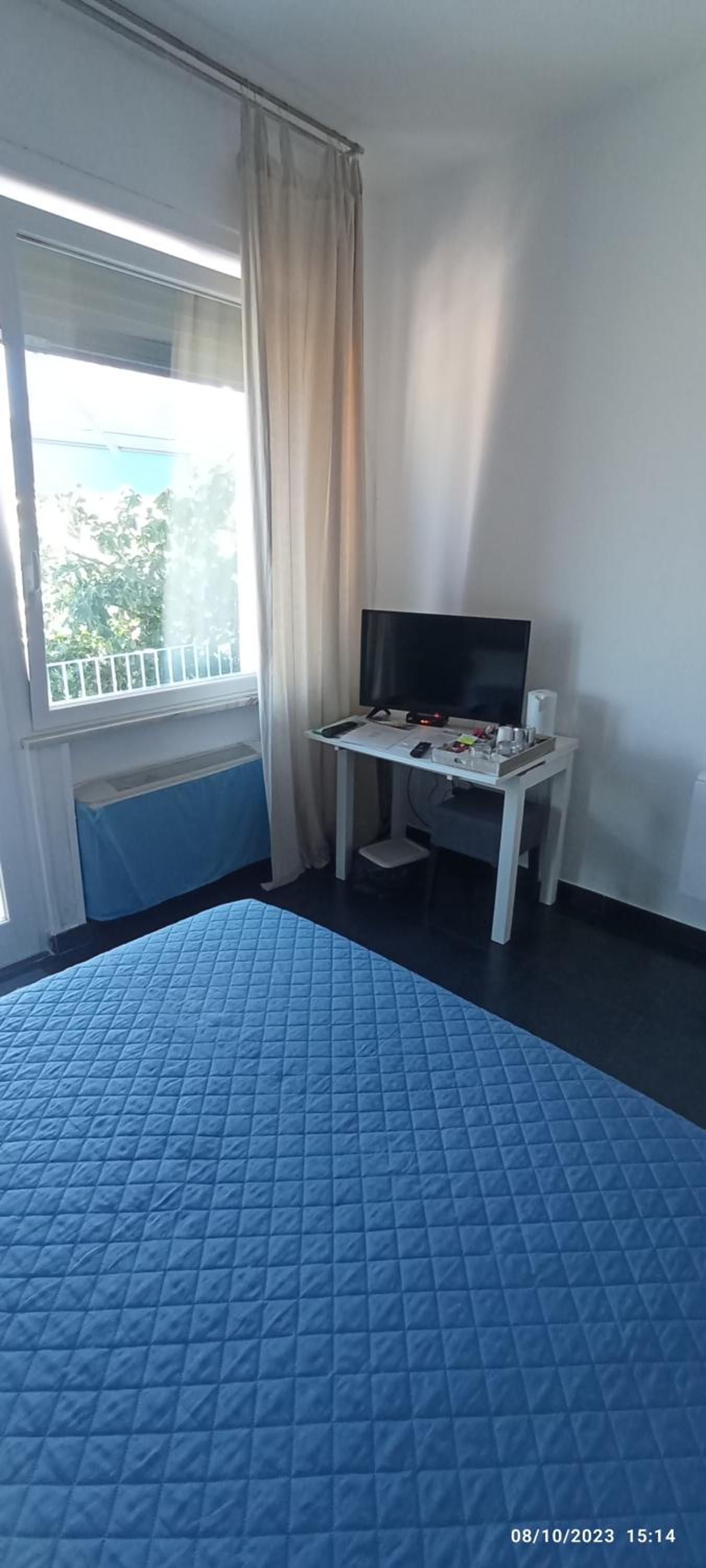 Double Room with Private Bathroom - Photo 9