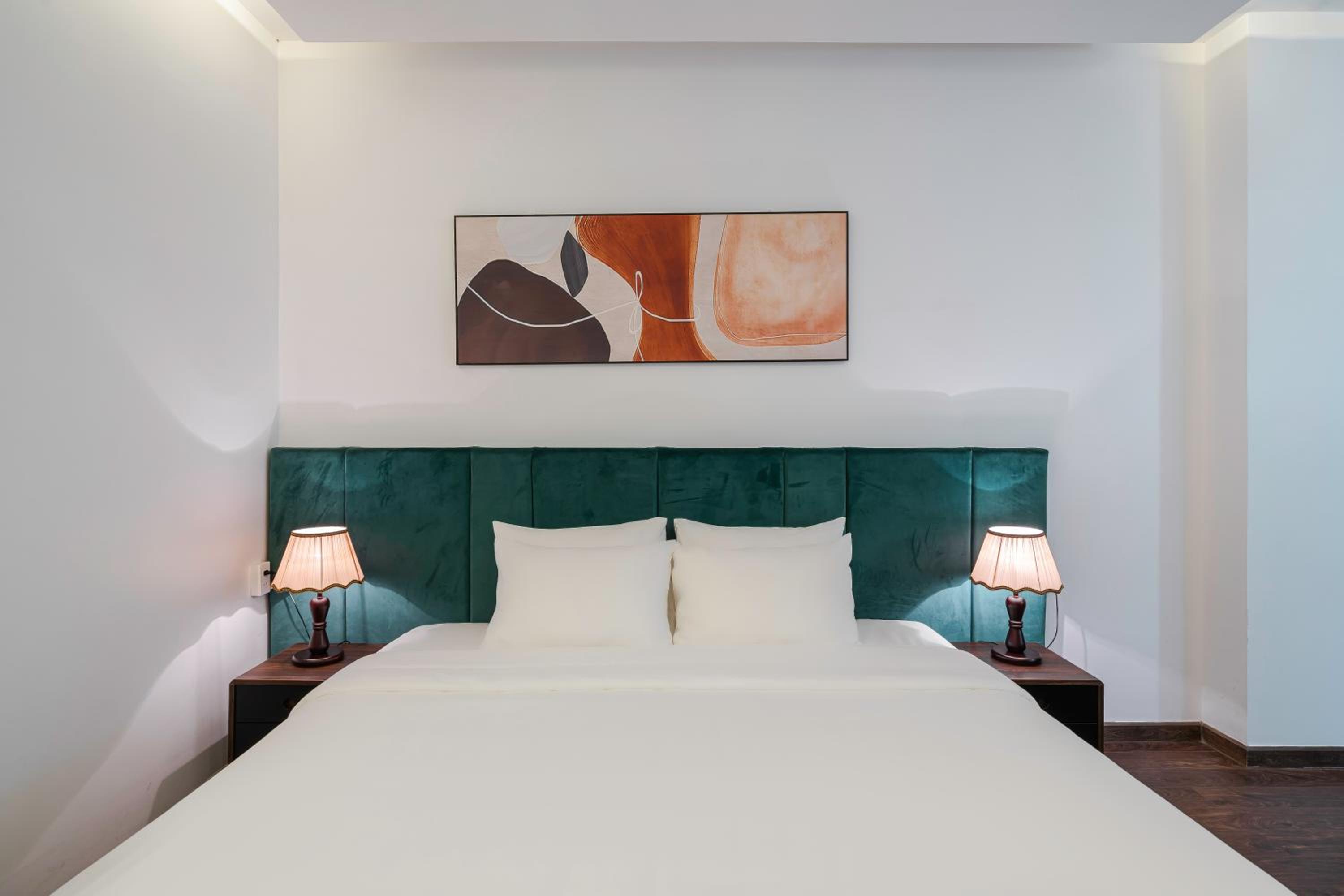 One-Bedroom Suite - Photo 12